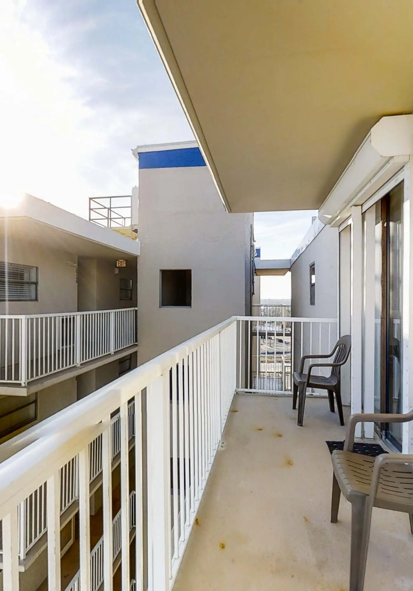 Fantastic condo with elevator, WiFi & central AC - beachfront Location