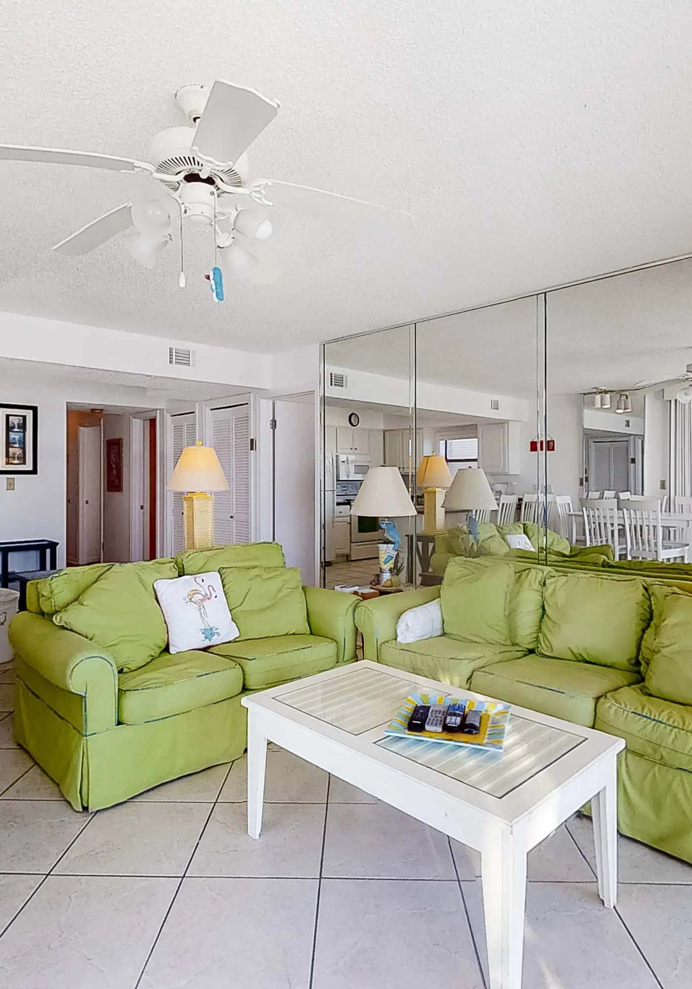 Fantastic condo with elevator, WiFi & central AC - beachfront Location
