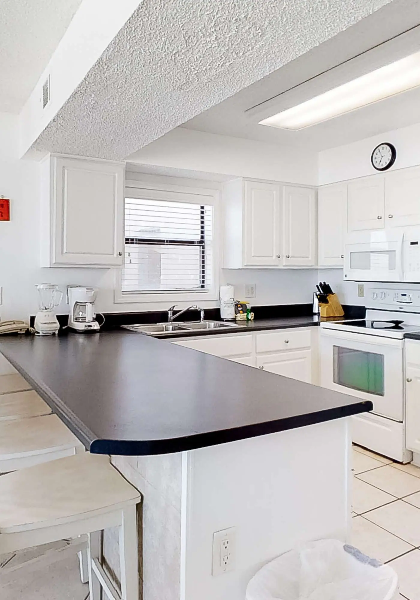 Fantastic condo with elevator, WiFi & central AC - beachfront Location