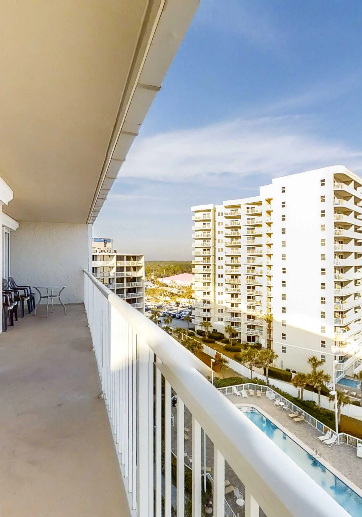 Fantastic condo with elevator, WiFi & central AC - beachfront Location