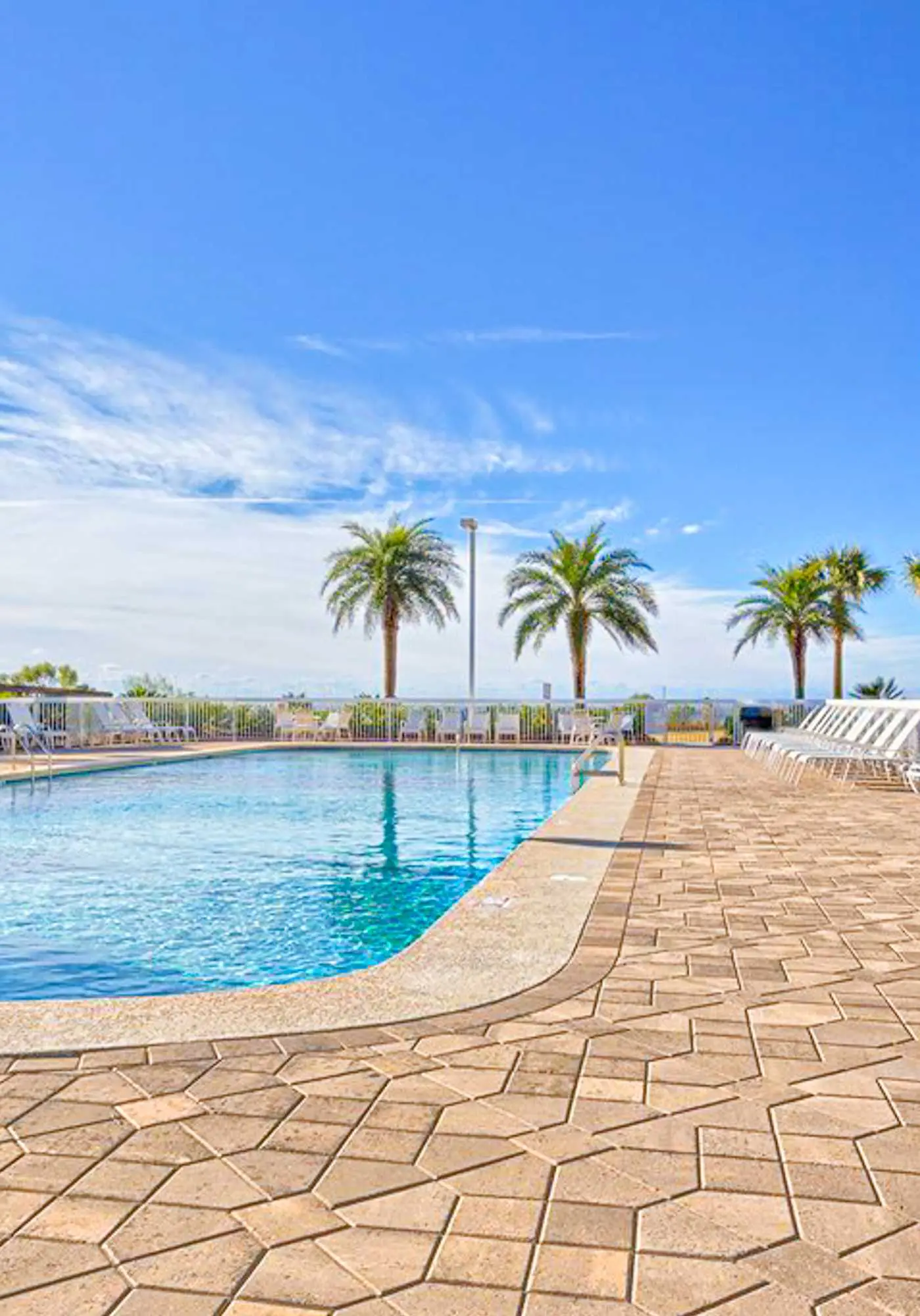 Fantastic condo with elevator, WiFi & central AC - beachfront Location