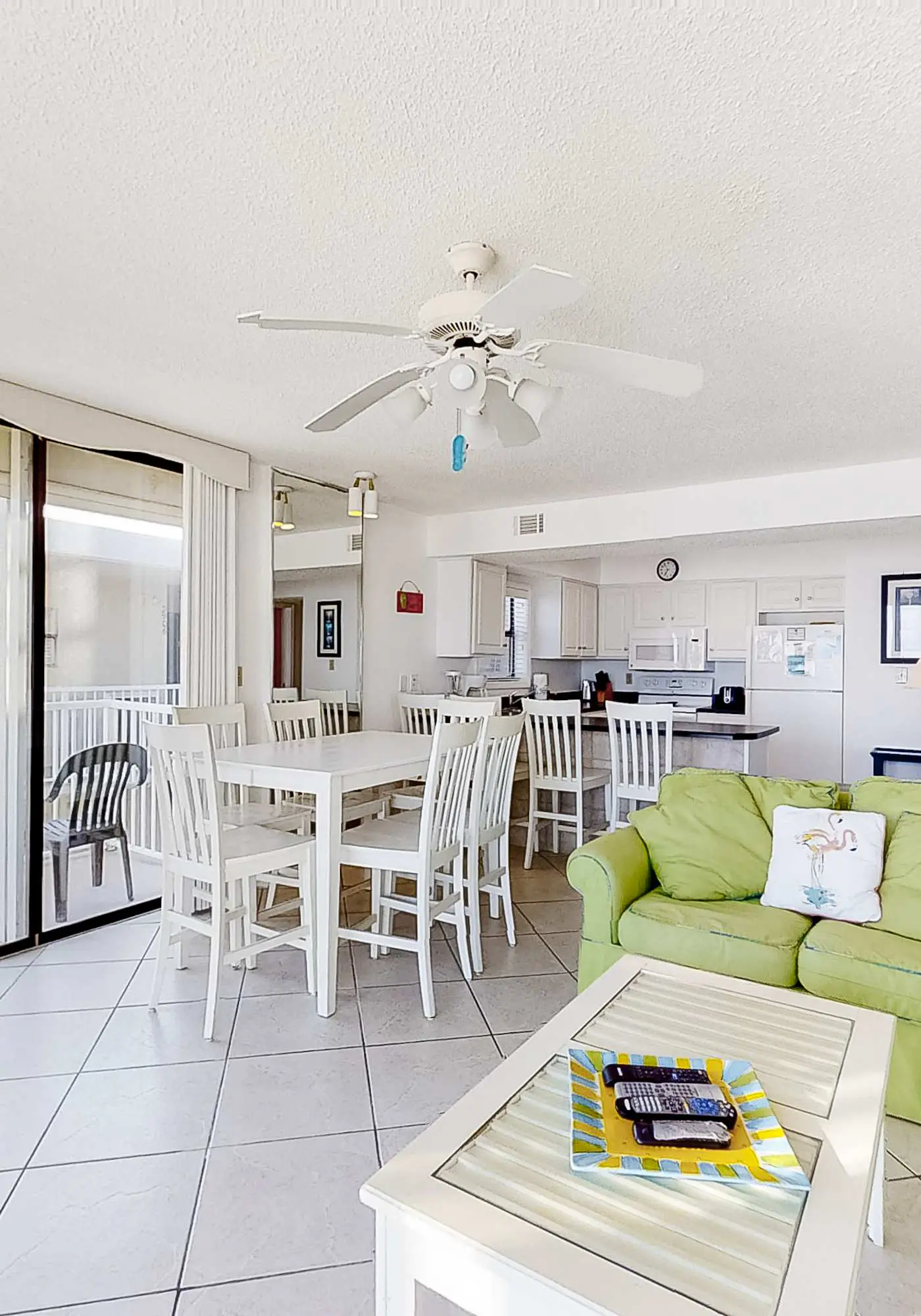 Fantastic condo with elevator, WiFi & central AC - beachfront Location