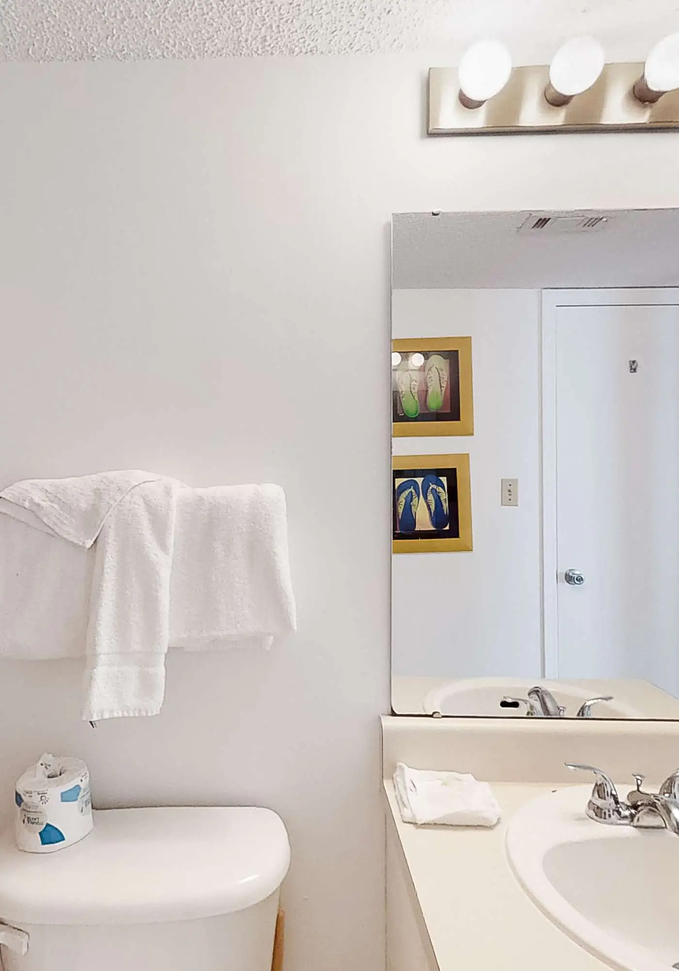 Fantastic condo with elevator, WiFi & central AC - beachfront Location