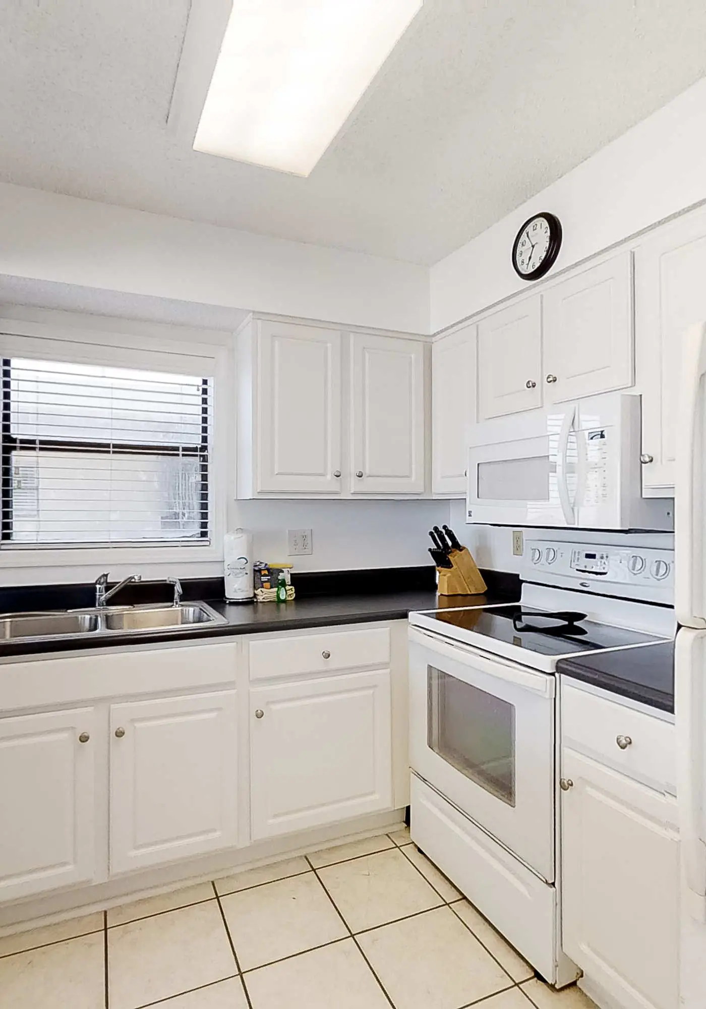 Fantastic condo with elevator, WiFi & central AC - beachfront Location
