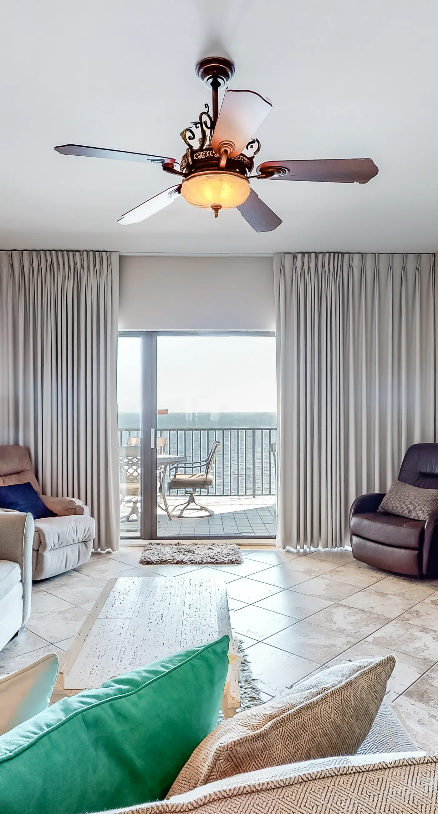 Ninth-Floor Condo in Beachfront Resort with Free WiFi, Shared Pool, Tennis Court