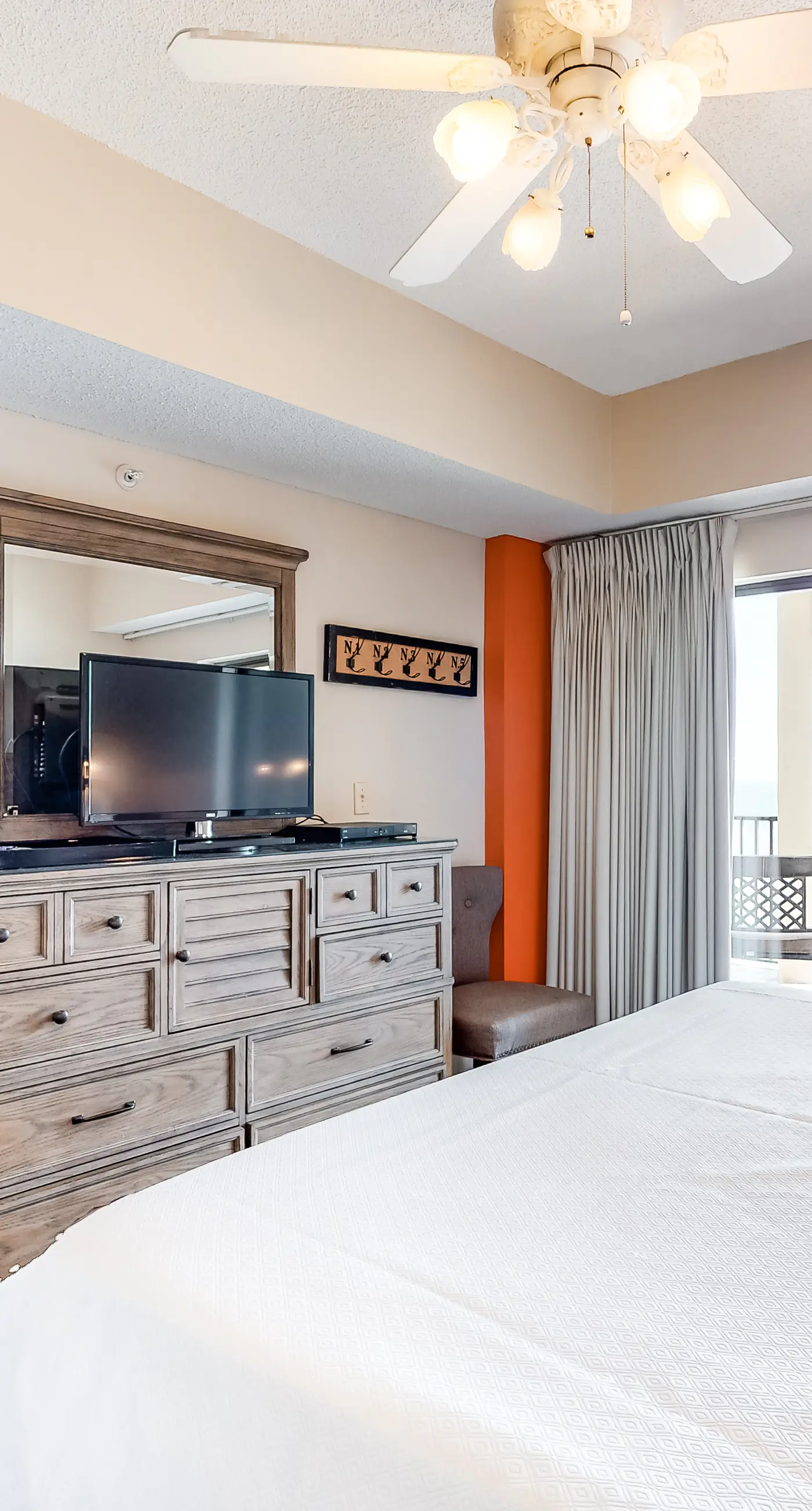 Ninth-Floor Condo in Beachfront Resort with Free WiFi, Shared Pool, Tennis Court