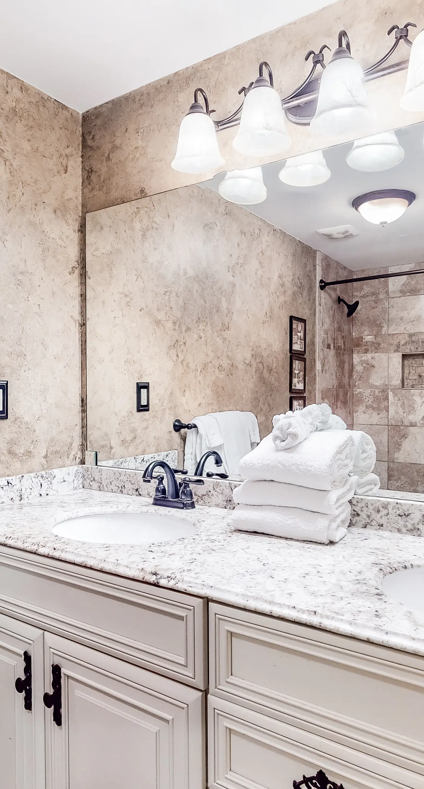 Ninth-Floor Condo in Beachfront Resort with Free WiFi, Shared Pool, Tennis Court