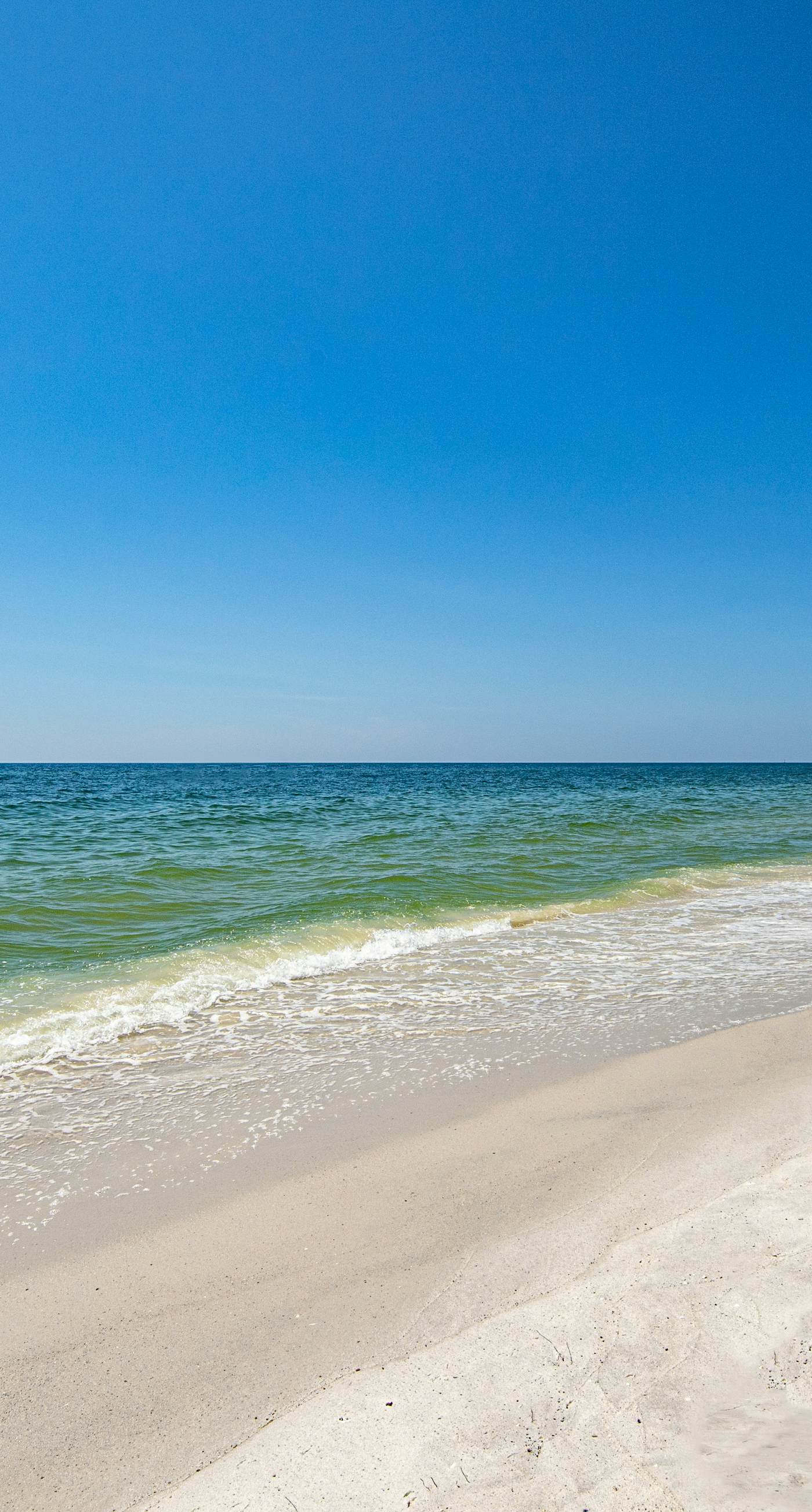 Colorful Condo w/ a Full Kitchen, Fast WiFi, Balcony, Shared Pool, Tennis Court