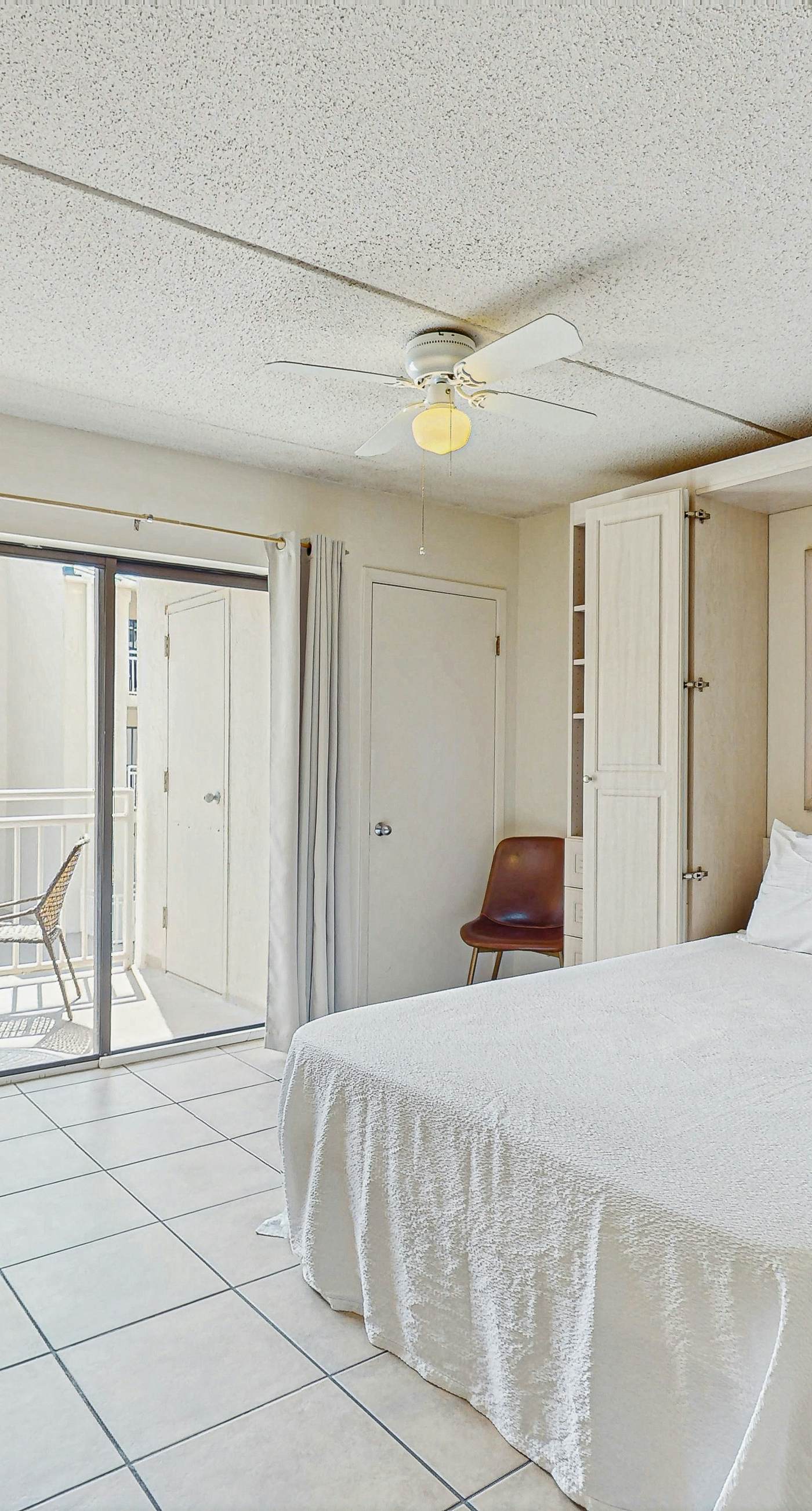 Colorful Condo w/ a Full Kitchen, Fast WiFi, Balcony, Shared Pool, Tennis Court