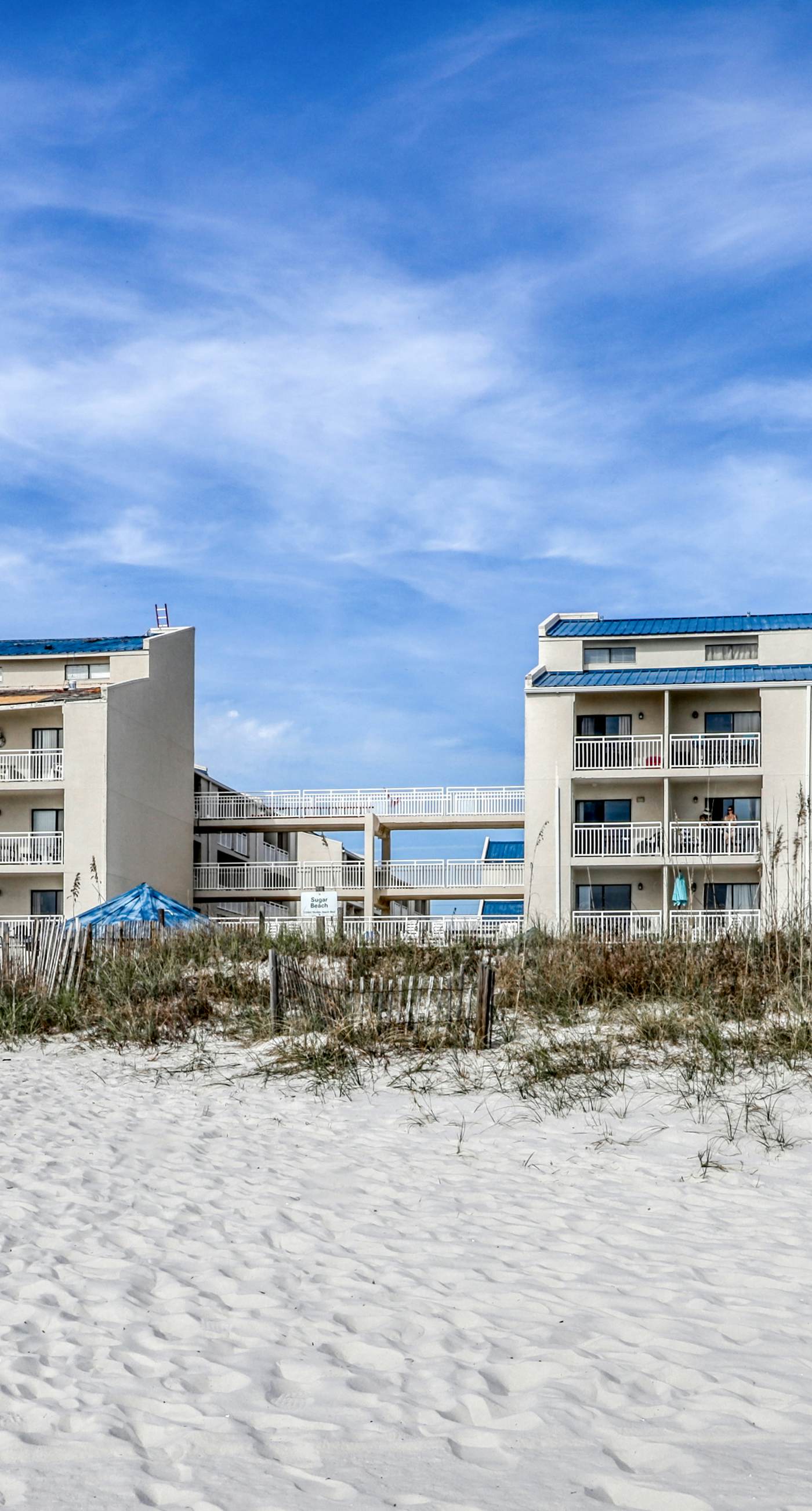 Colorful Condo w/ a Full Kitchen, Fast WiFi, Balcony, Shared Pool, Tennis Court