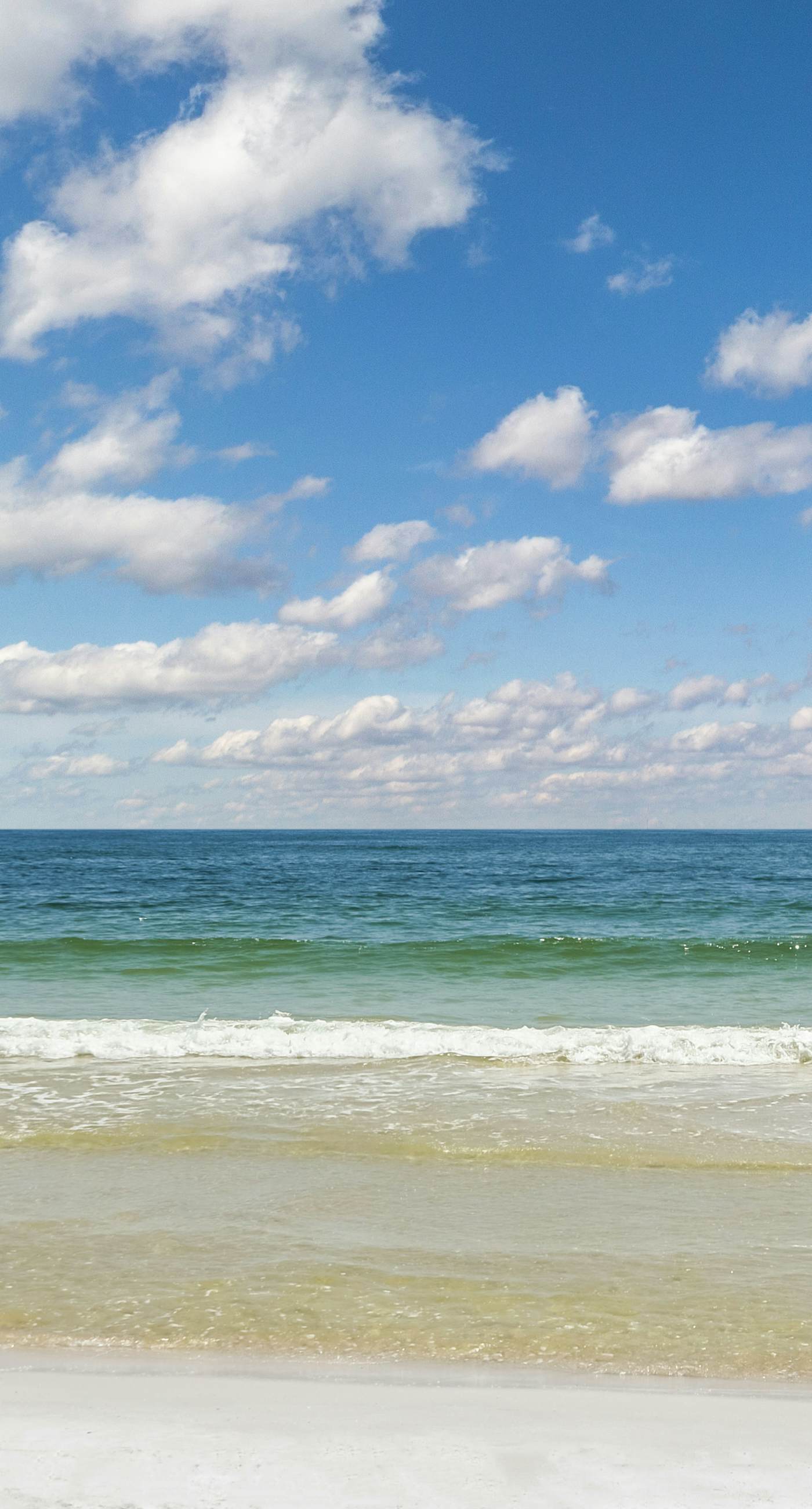 Colorful Condo w/ a Full Kitchen, Fast WiFi, Balcony, Shared Pool, Tennis Court