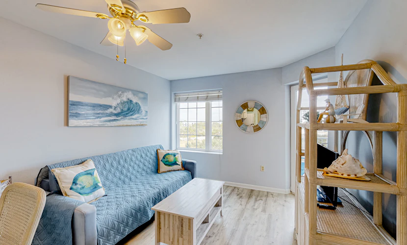 Gulf-View Condo with Balcony, WiFi, Shared Pool & Gym - Steps from Beach