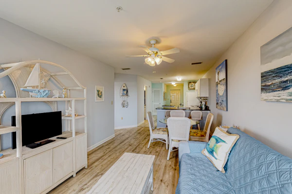 Gulf-View Condo with Balcony, WiFi, Shared Pool & Gym - Steps from Beach