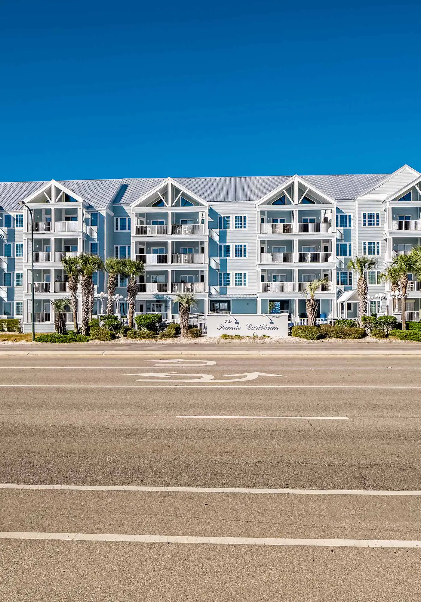 Gulf-View Condo with Balcony, WiFi, Shared Pool & Gym - Steps from Beach