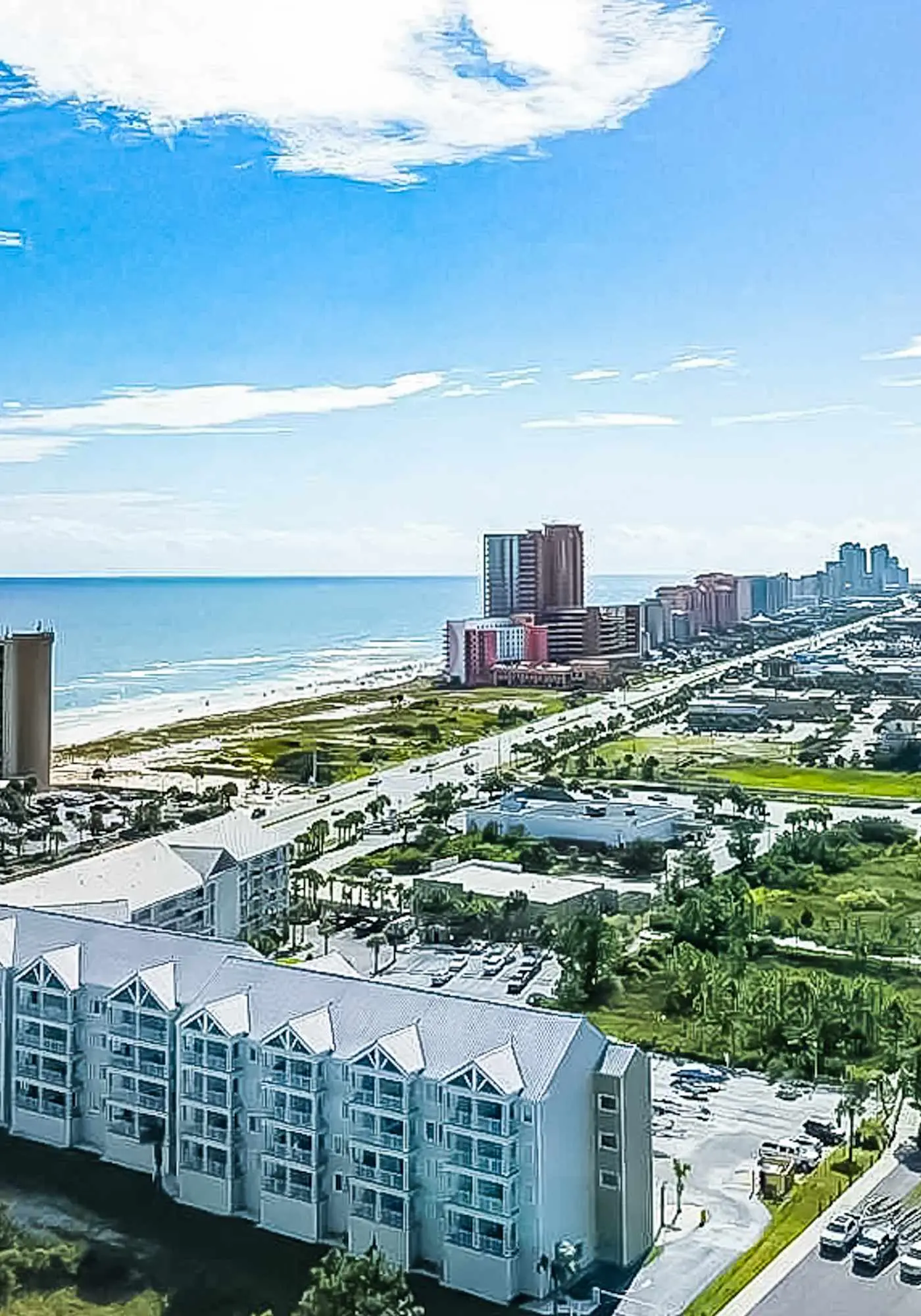 Gulf-View Condo with Balcony, WiFi, Shared Pool & Gym - Steps from Beach