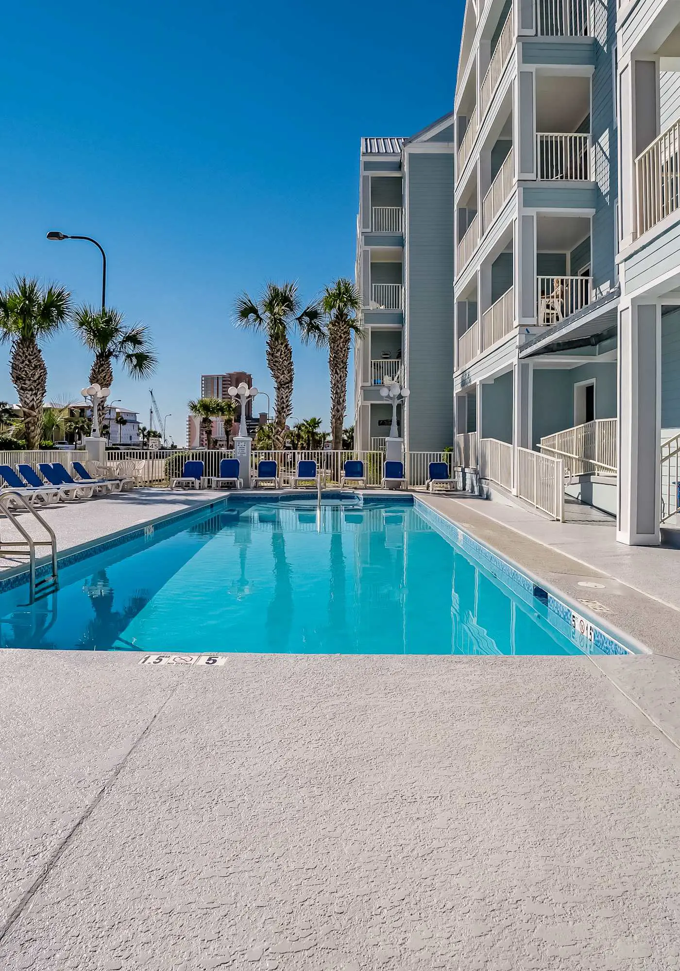 Gulf-View Condo with Balcony, WiFi, Shared Pool & Gym - Steps from Beach
