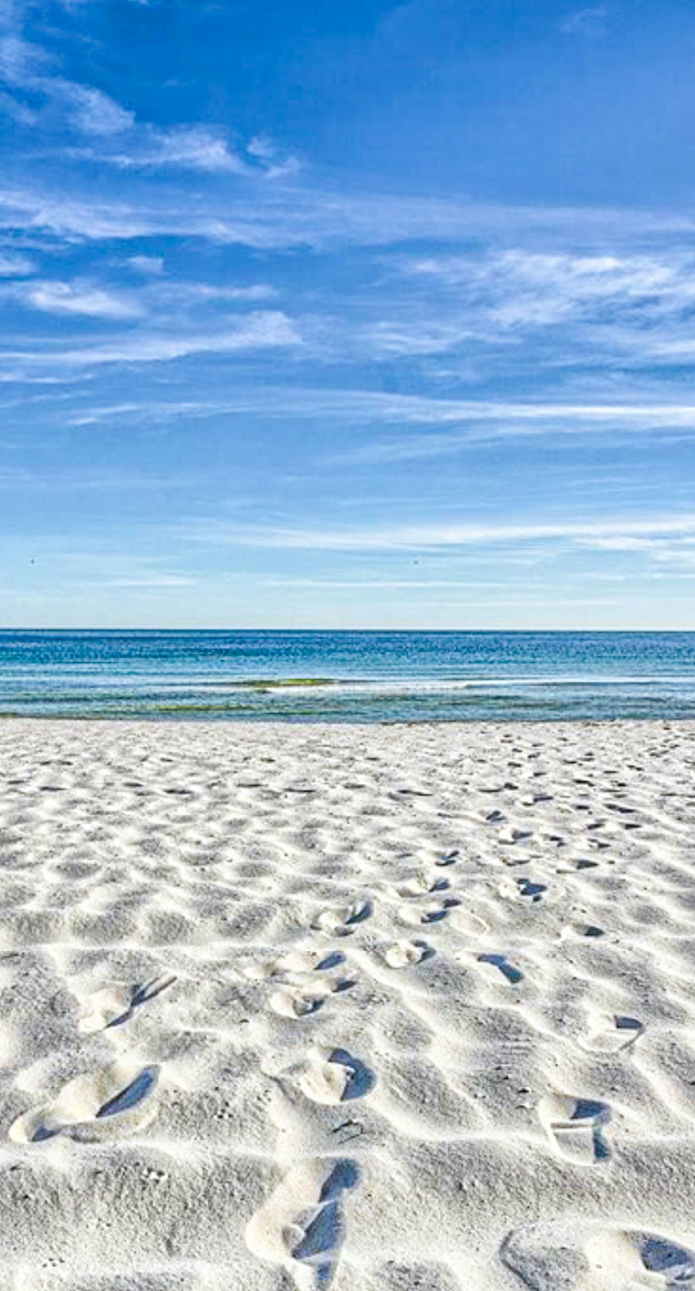 Beachfront Corner Condo with Free WiFi, Furnished Balcony, & a Shared Pool