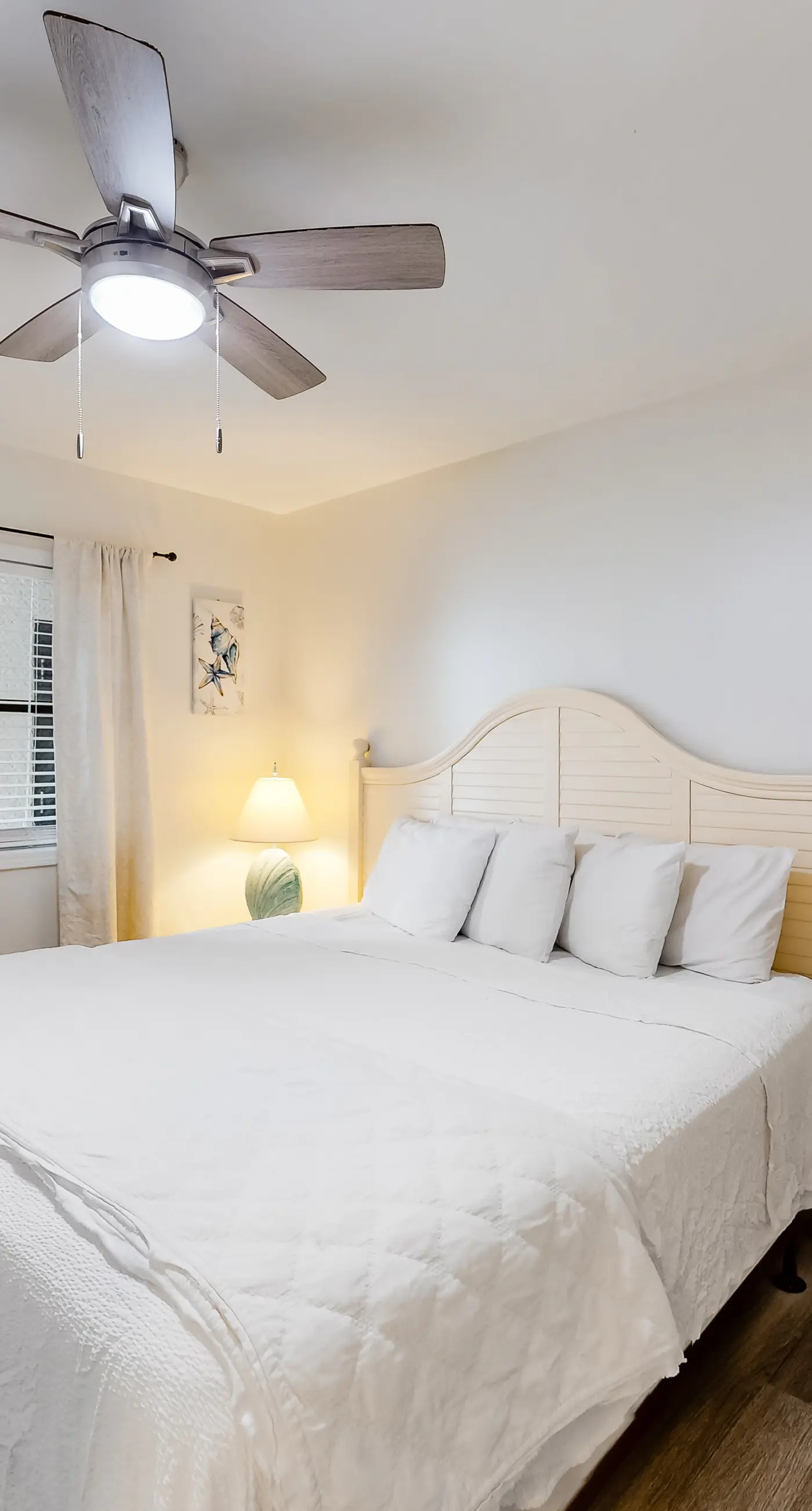 Excellent resort suite in beachfront location with WiFi, pool & elevator