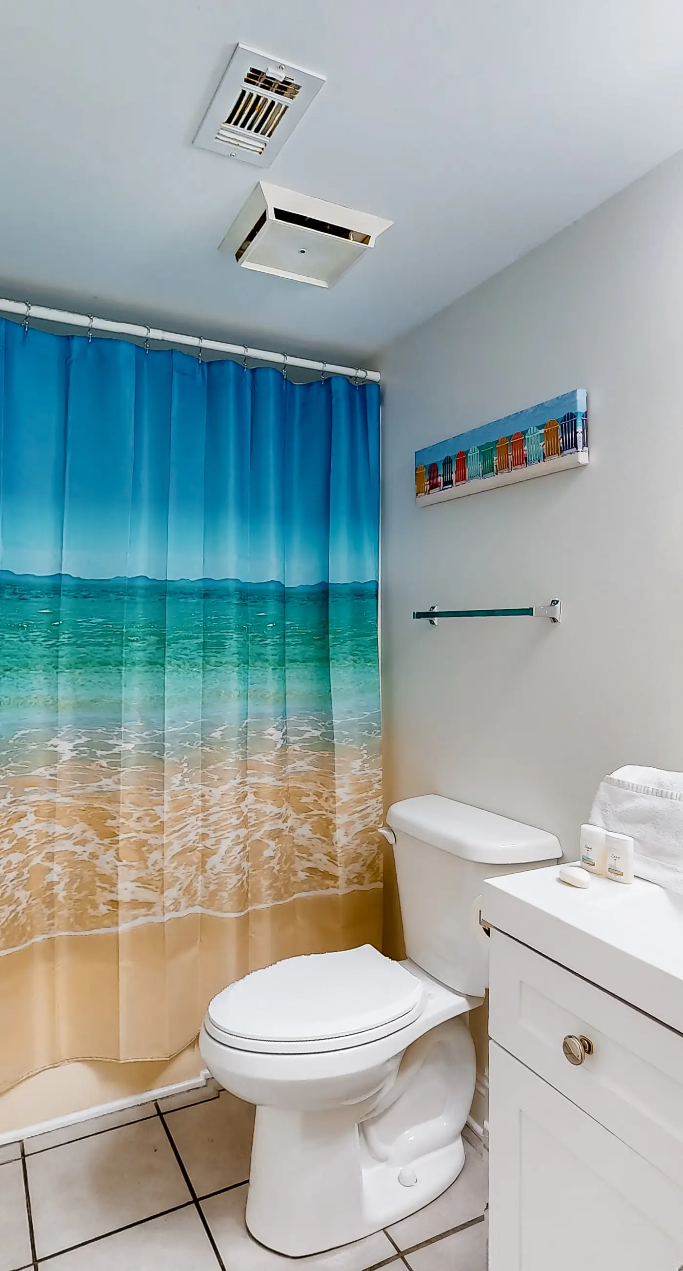 Excellent resort suite in beachfront location with WiFi, pool & elevator