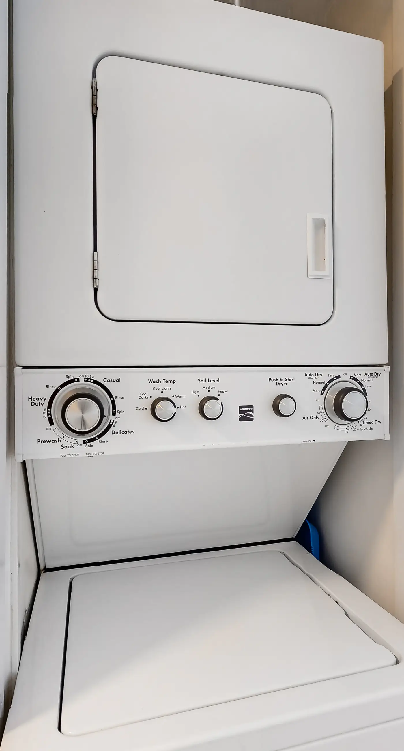 Excellent resort suite in beachfront location with WiFi, pool & elevator