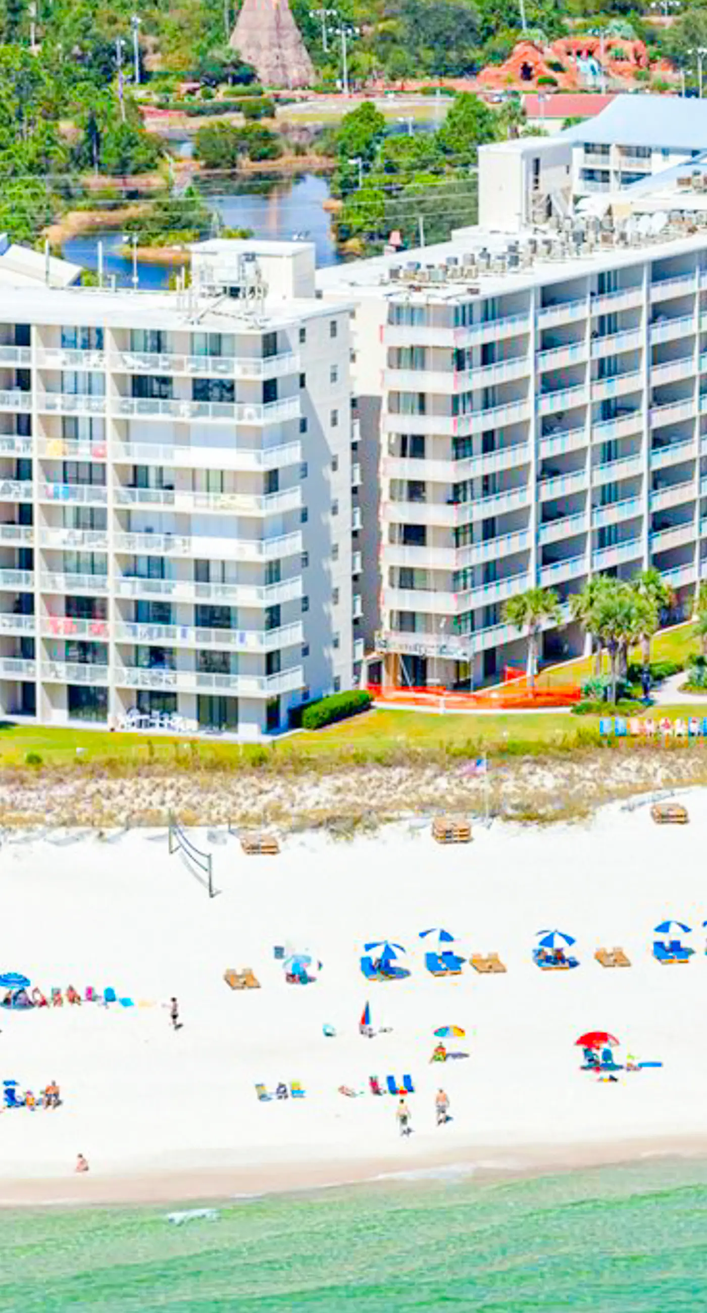 Excellent resort suite in beachfront location with WiFi, pool & elevator