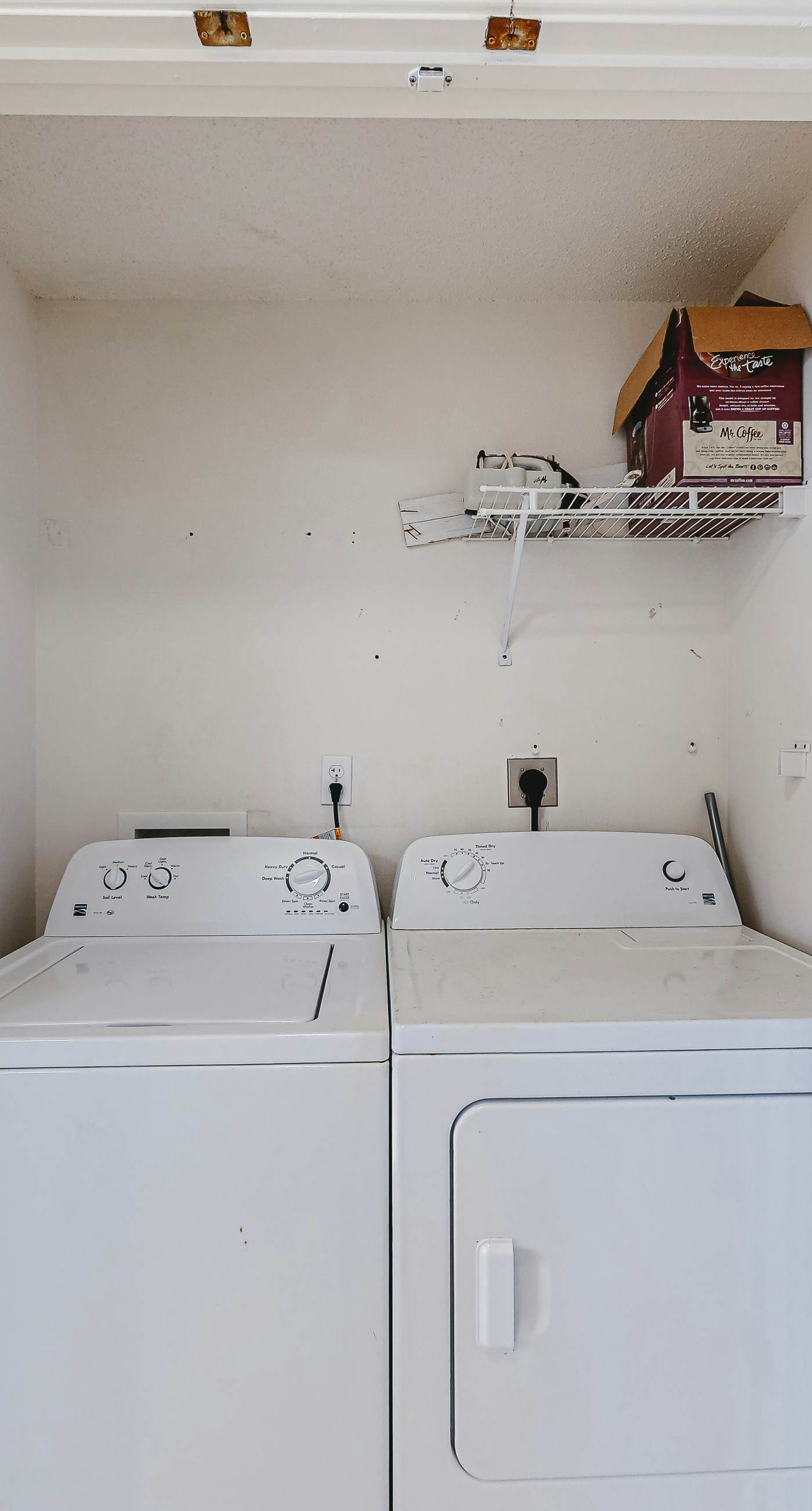 Beachfront resort condo with shared pool, tennis court, free WiFi, central AC