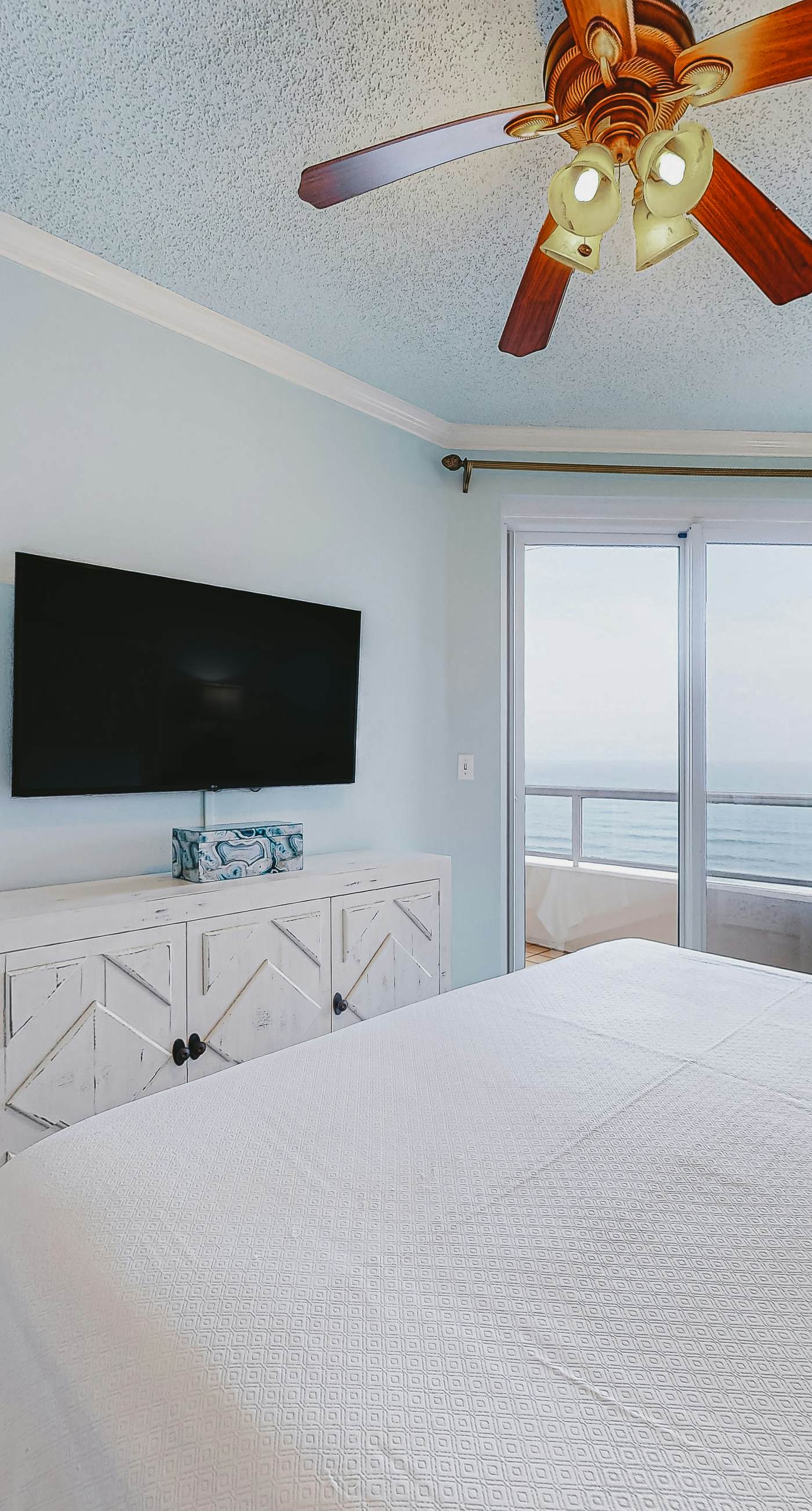 Beachfront resort condo with shared pool, tennis court, free WiFi, central AC