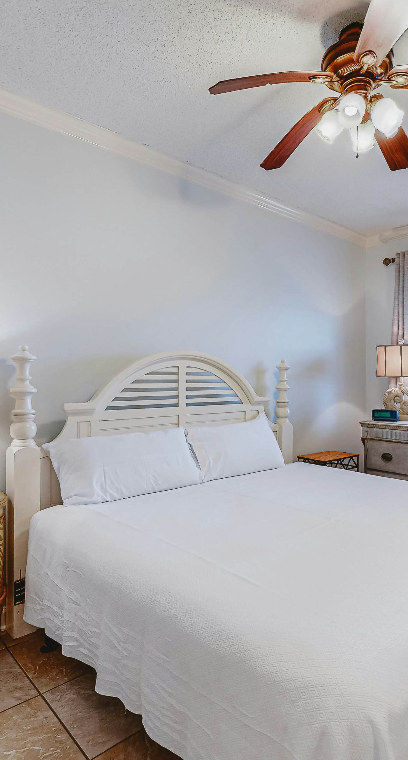 Beachfront resort condo with shared pool, tennis court, free WiFi, central AC