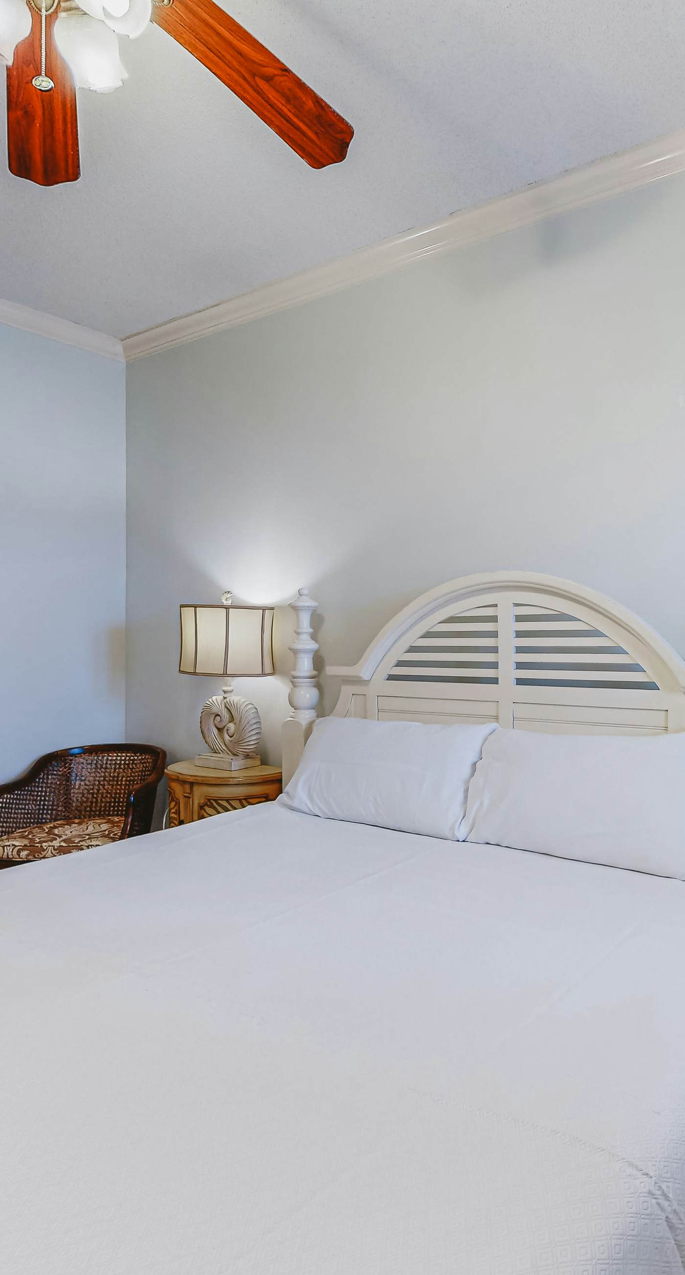 Beachfront resort condo with shared pool, tennis court, free WiFi, central AC