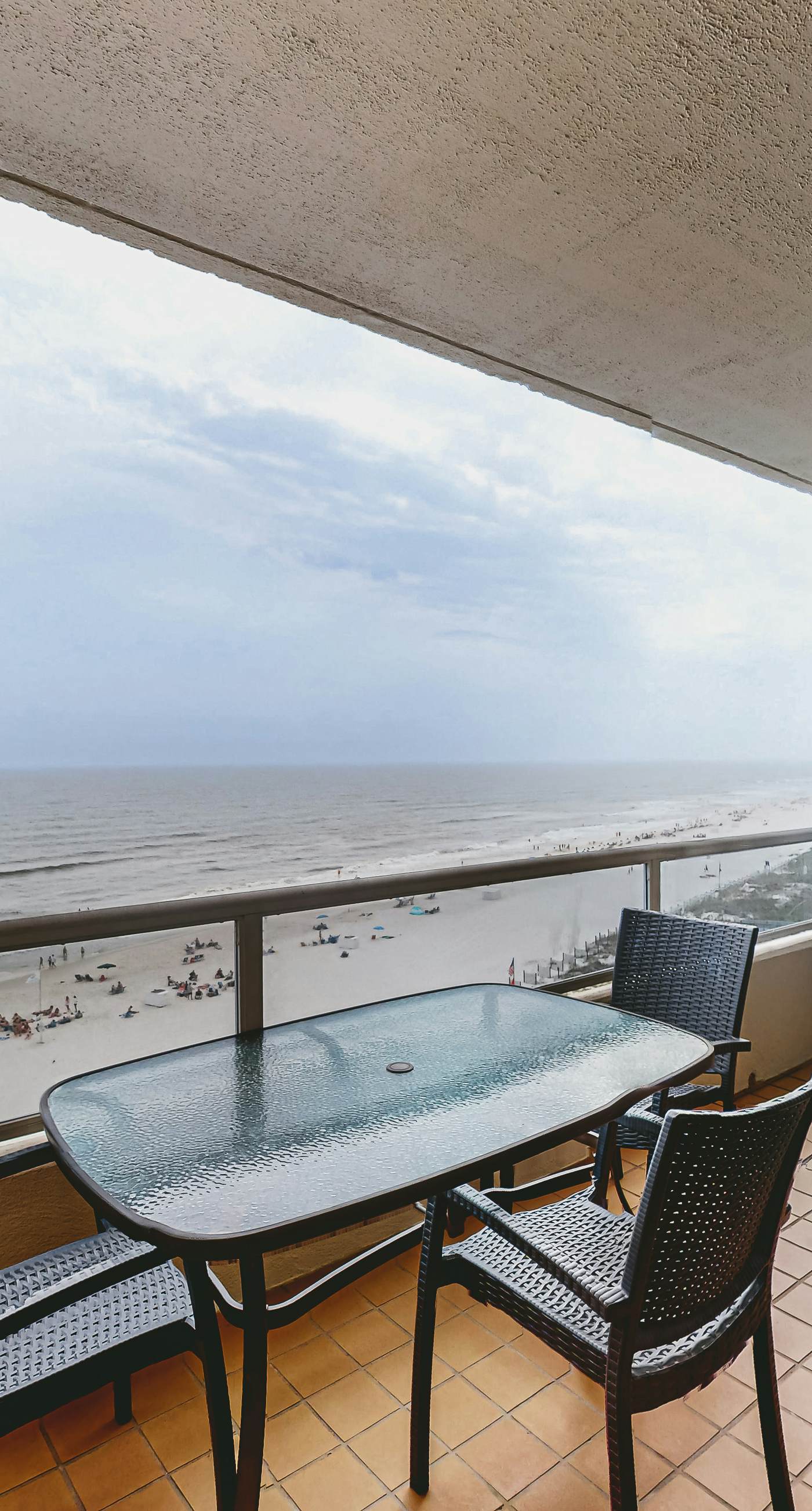 Beachfront resort condo with shared pool, tennis court, free WiFi, central AC