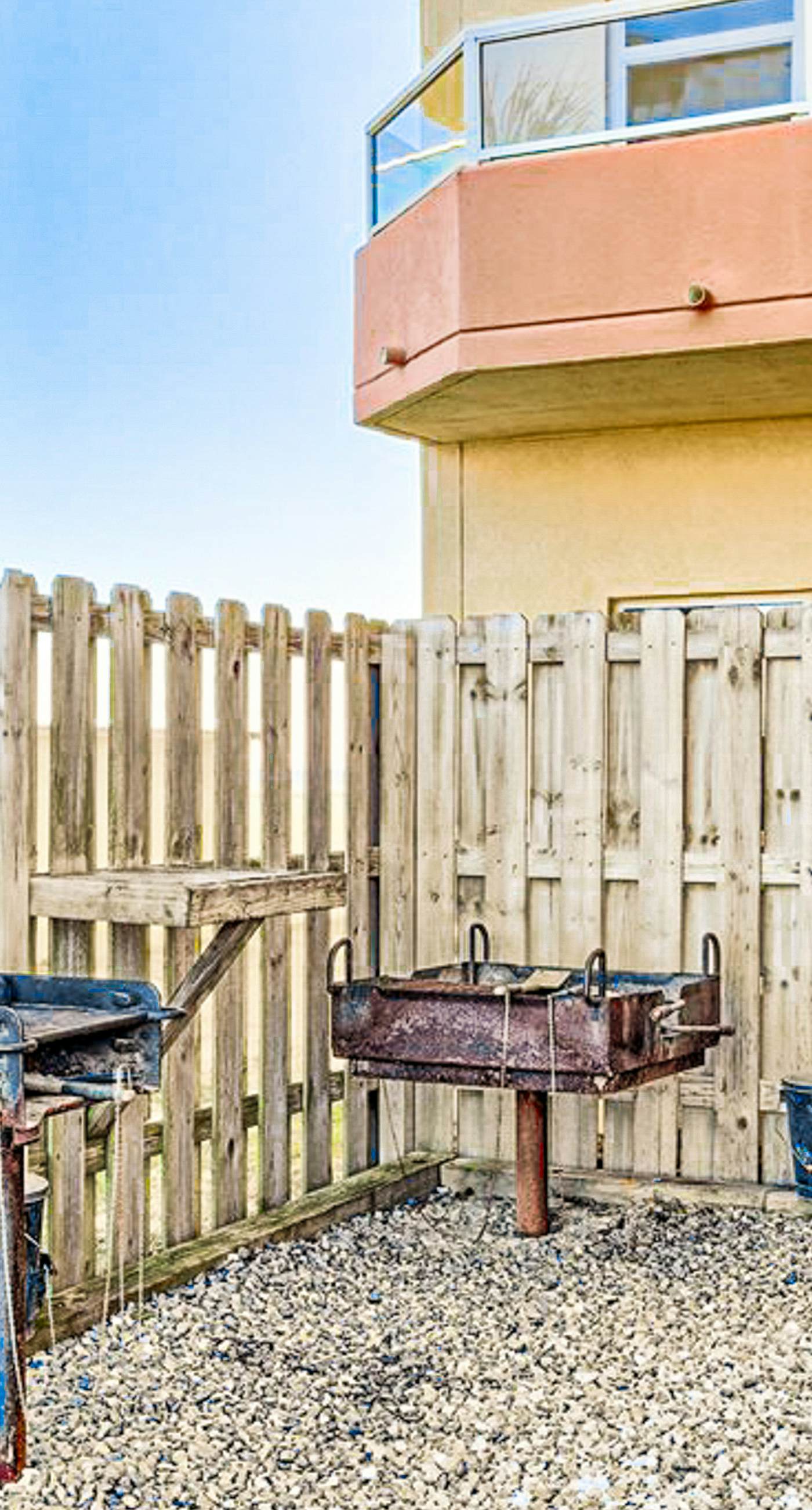 Beachfront resort condo with shared pool, tennis court, free WiFi, central AC