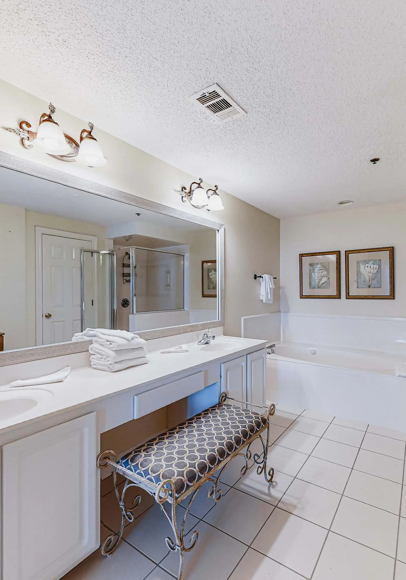 Beachfront resort condo with shared pool, tennis court, free WiFi, central AC