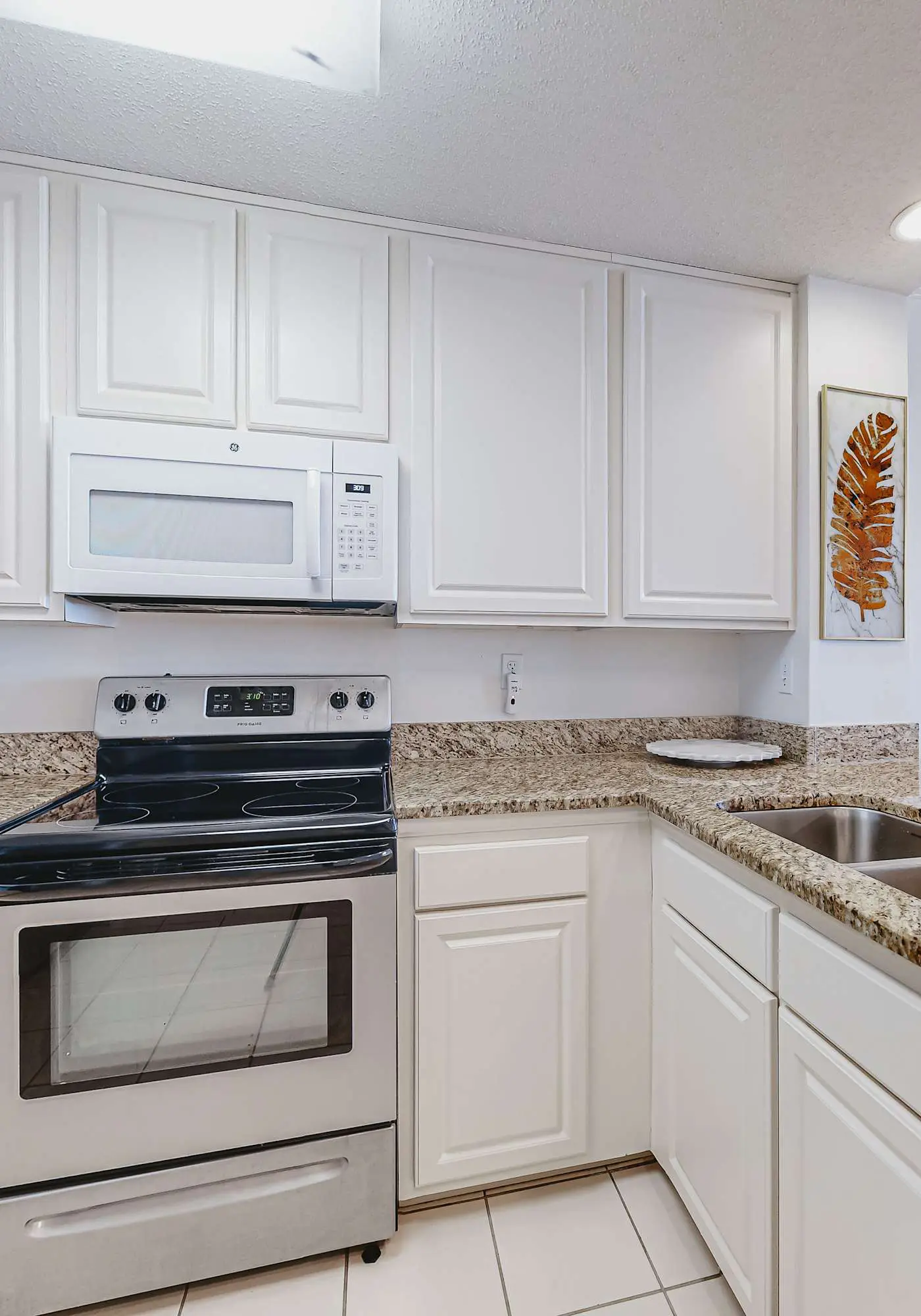 Beachfront resort condo with shared pool, tennis court, free WiFi, central AC