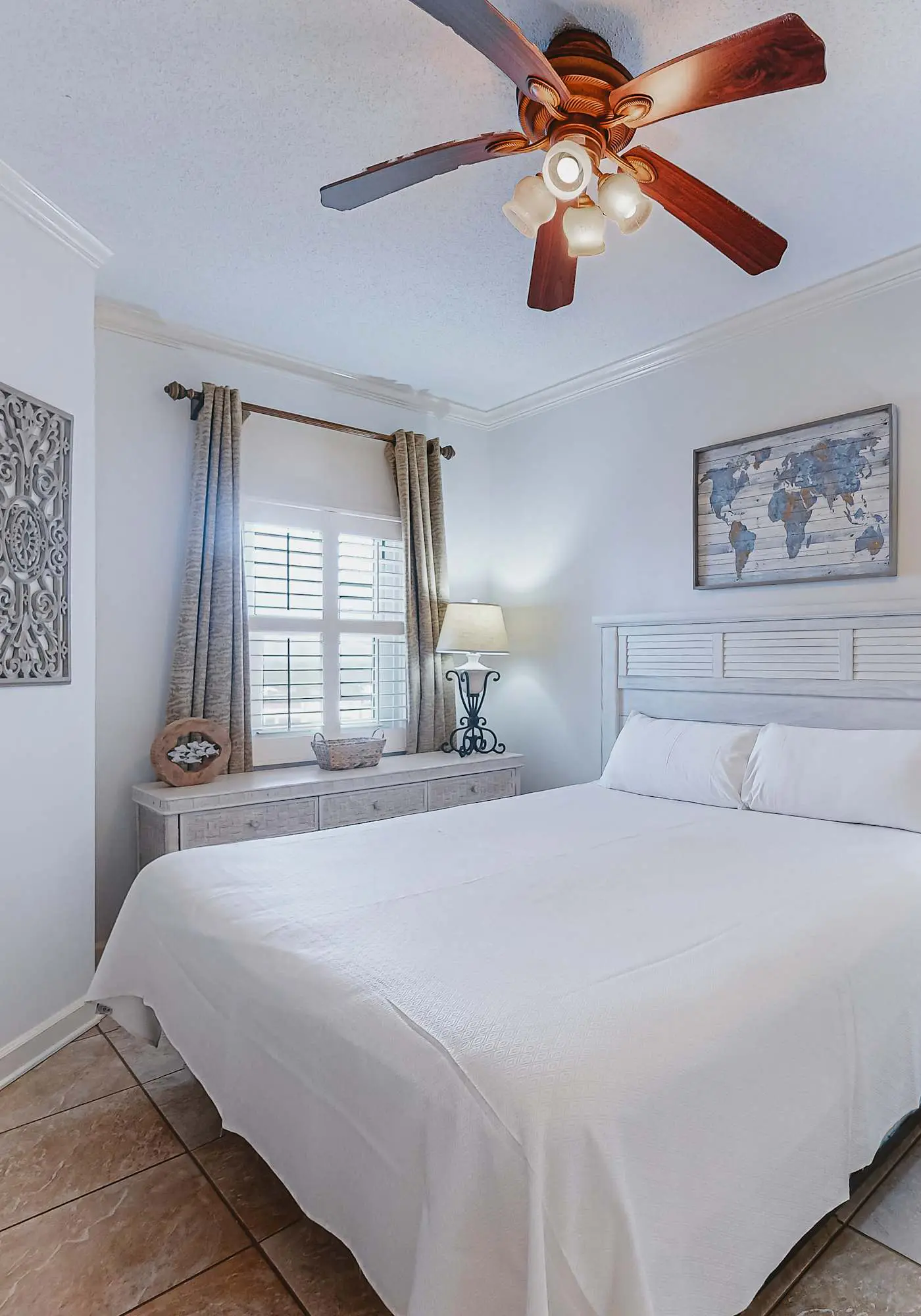 Beachfront resort condo with shared pool, tennis court, free WiFi, central AC