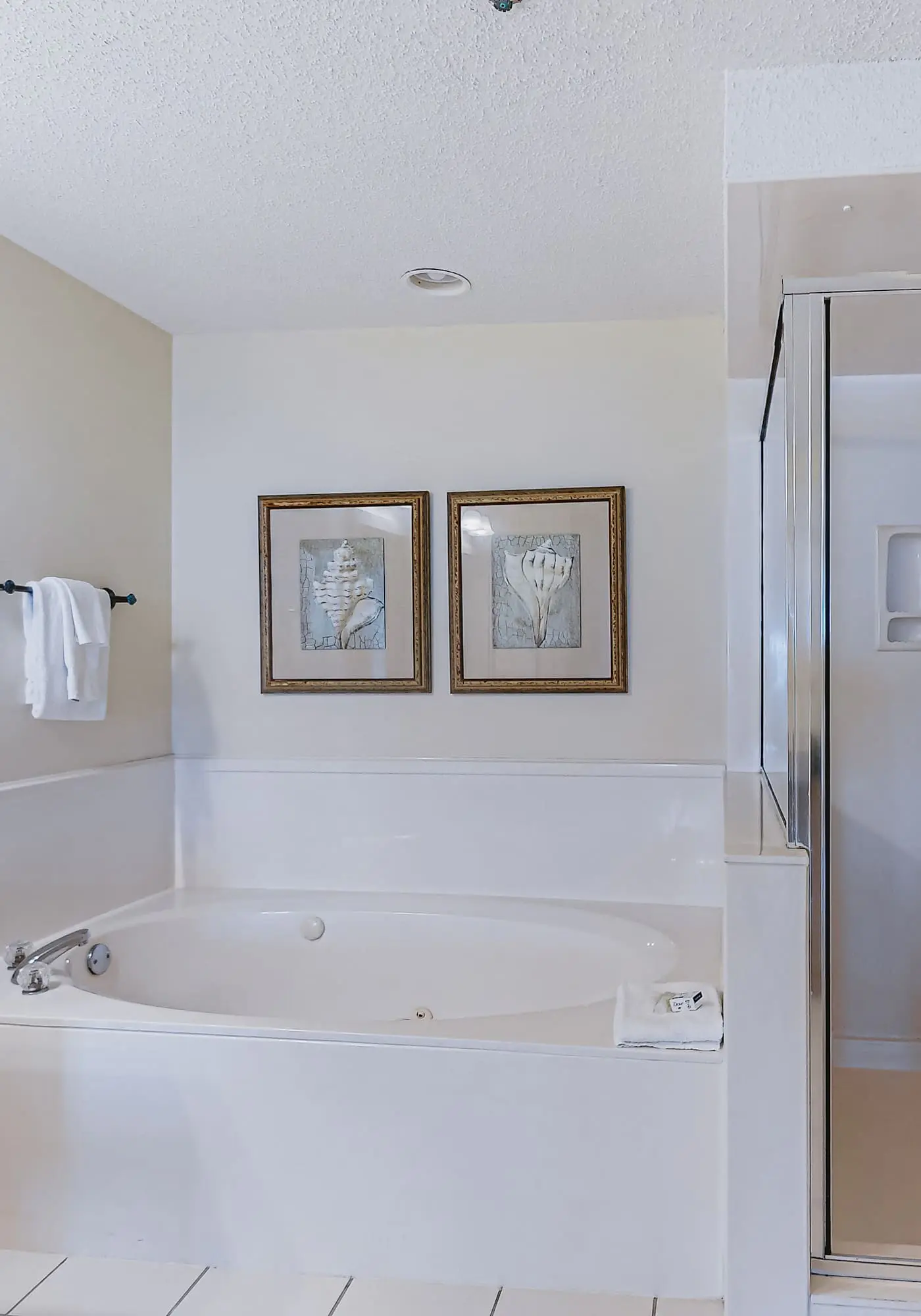 Beachfront resort condo with shared pool, tennis court, free WiFi, central AC