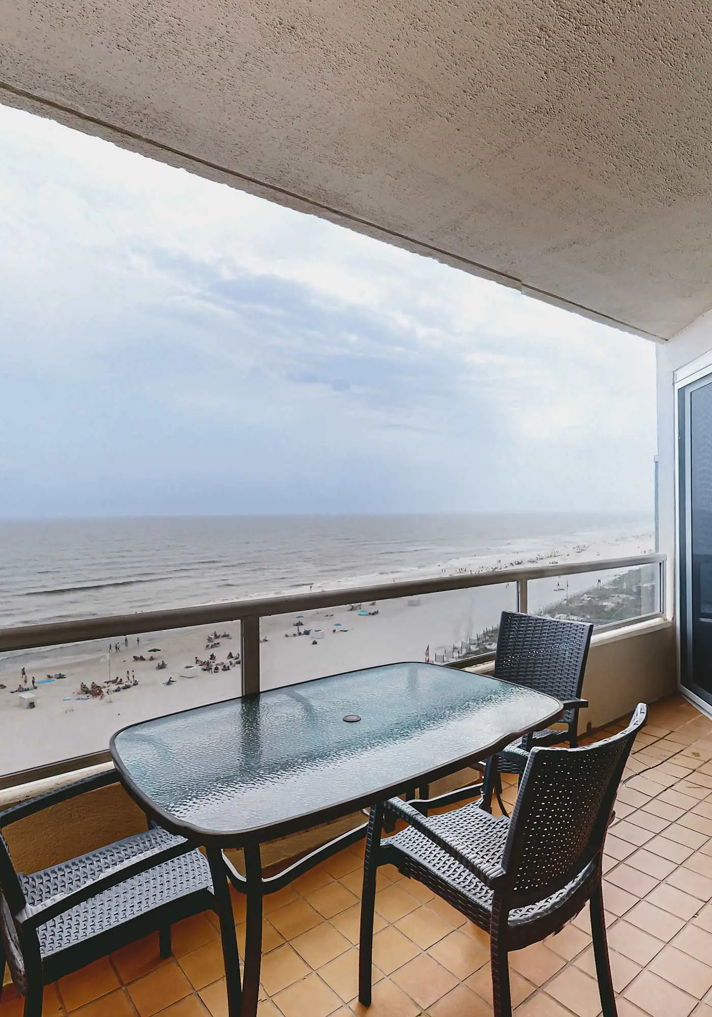 Beachfront resort condo with shared pool, tennis court, free WiFi, central AC