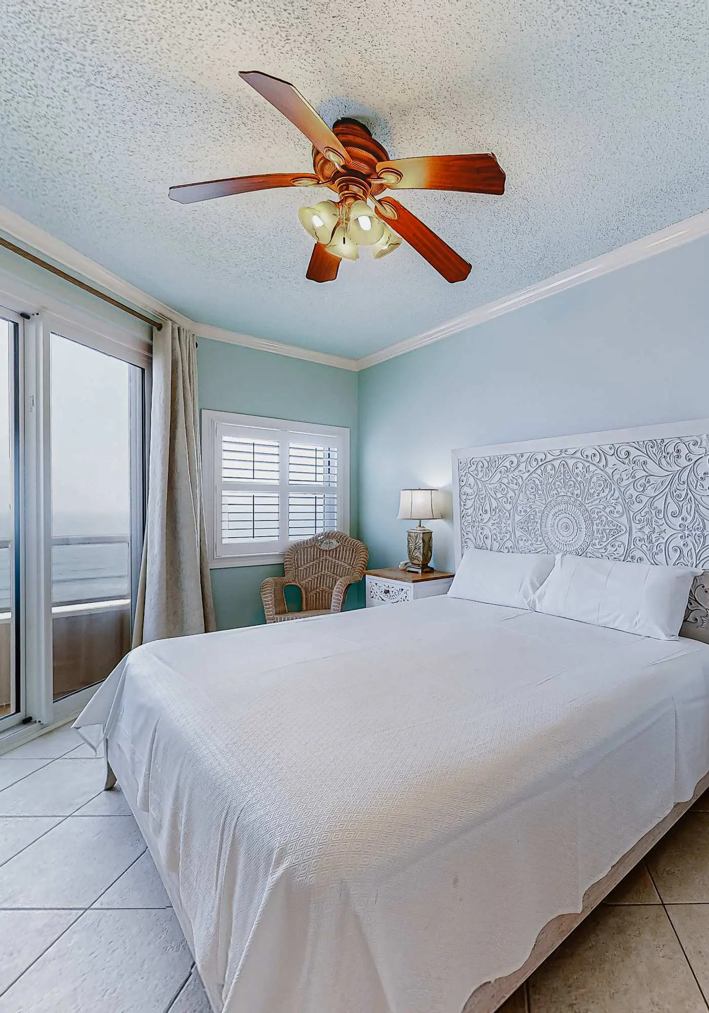 Beachfront resort condo with shared pool, tennis court, free WiFi, central AC