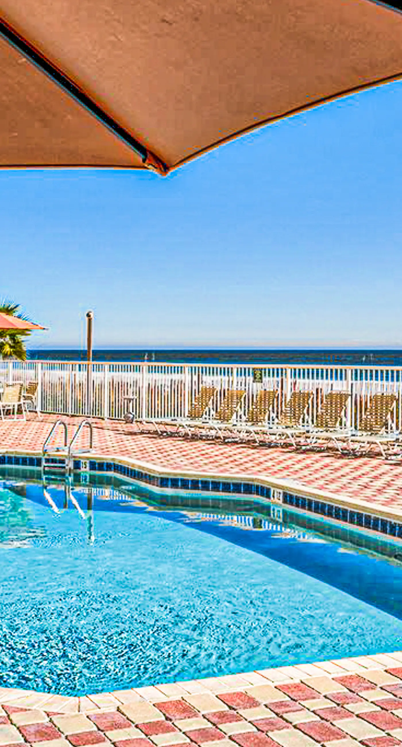 Wonderful resort condo with shared pool and tennis court, free WiFi, central AC