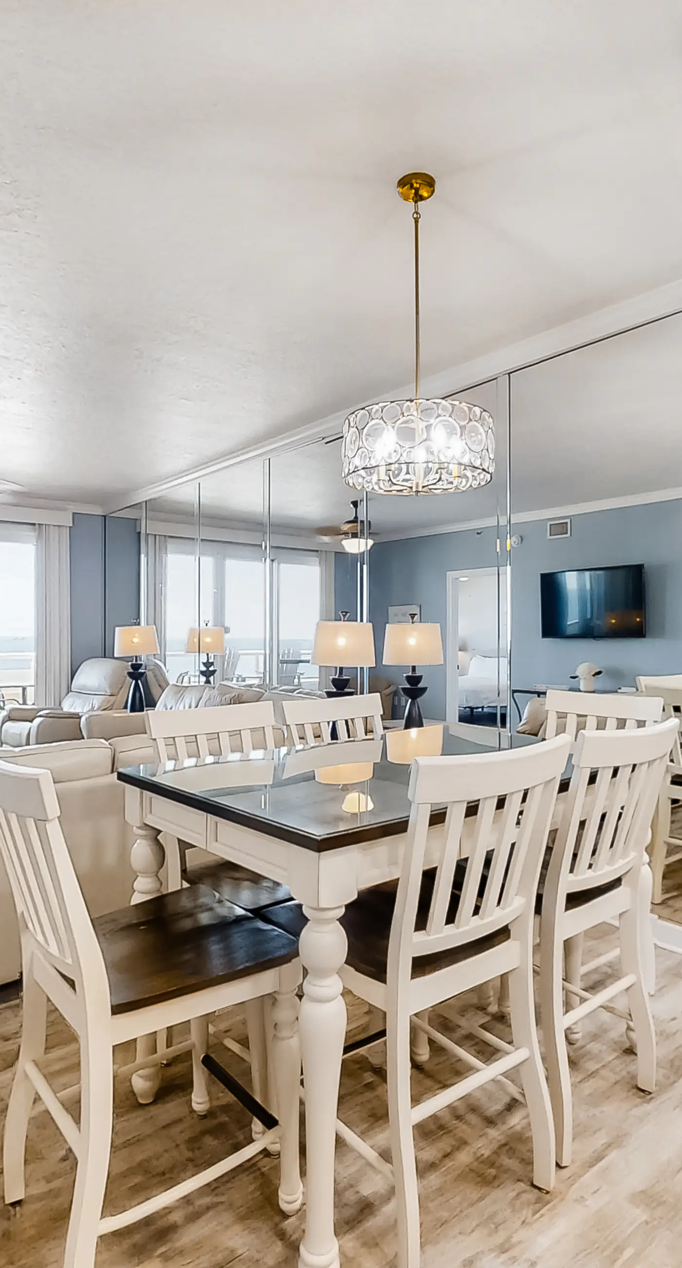 Wonderful resort condo with shared pool and tennis court, free WiFi, central AC