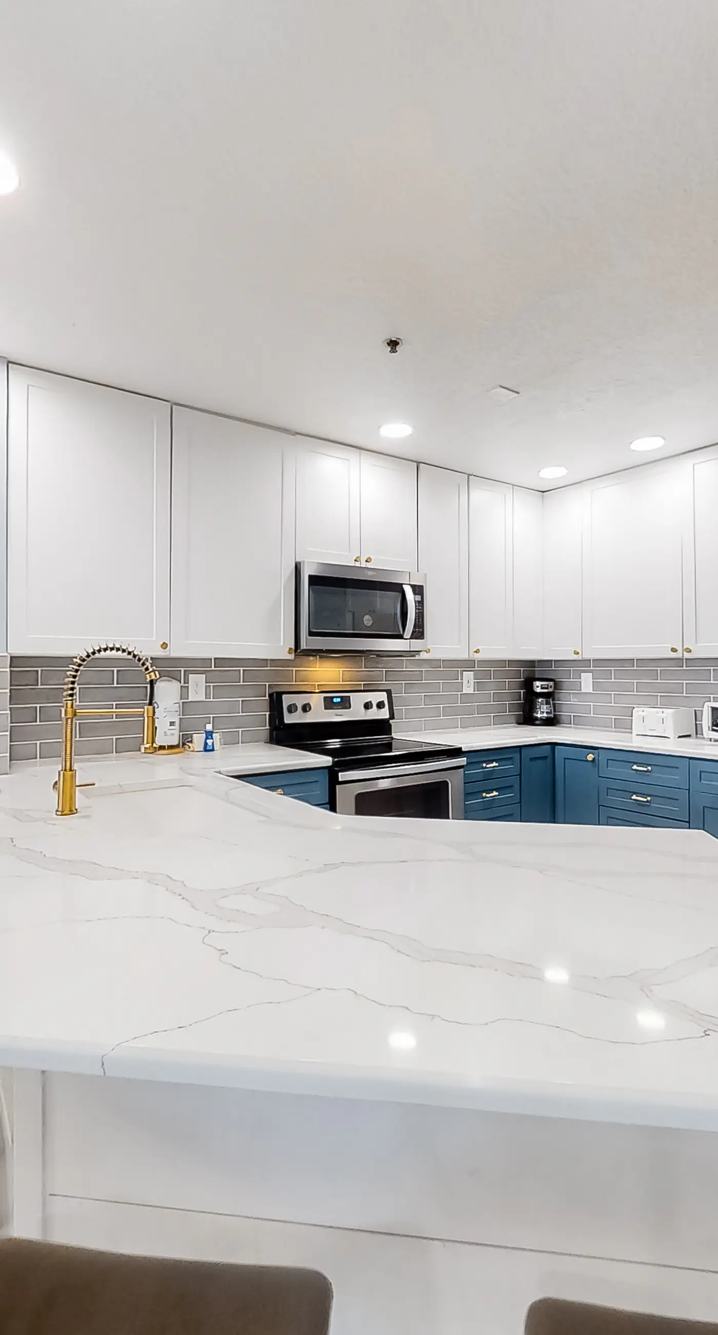 Wonderful resort condo with shared pool and tennis court, free WiFi, central AC