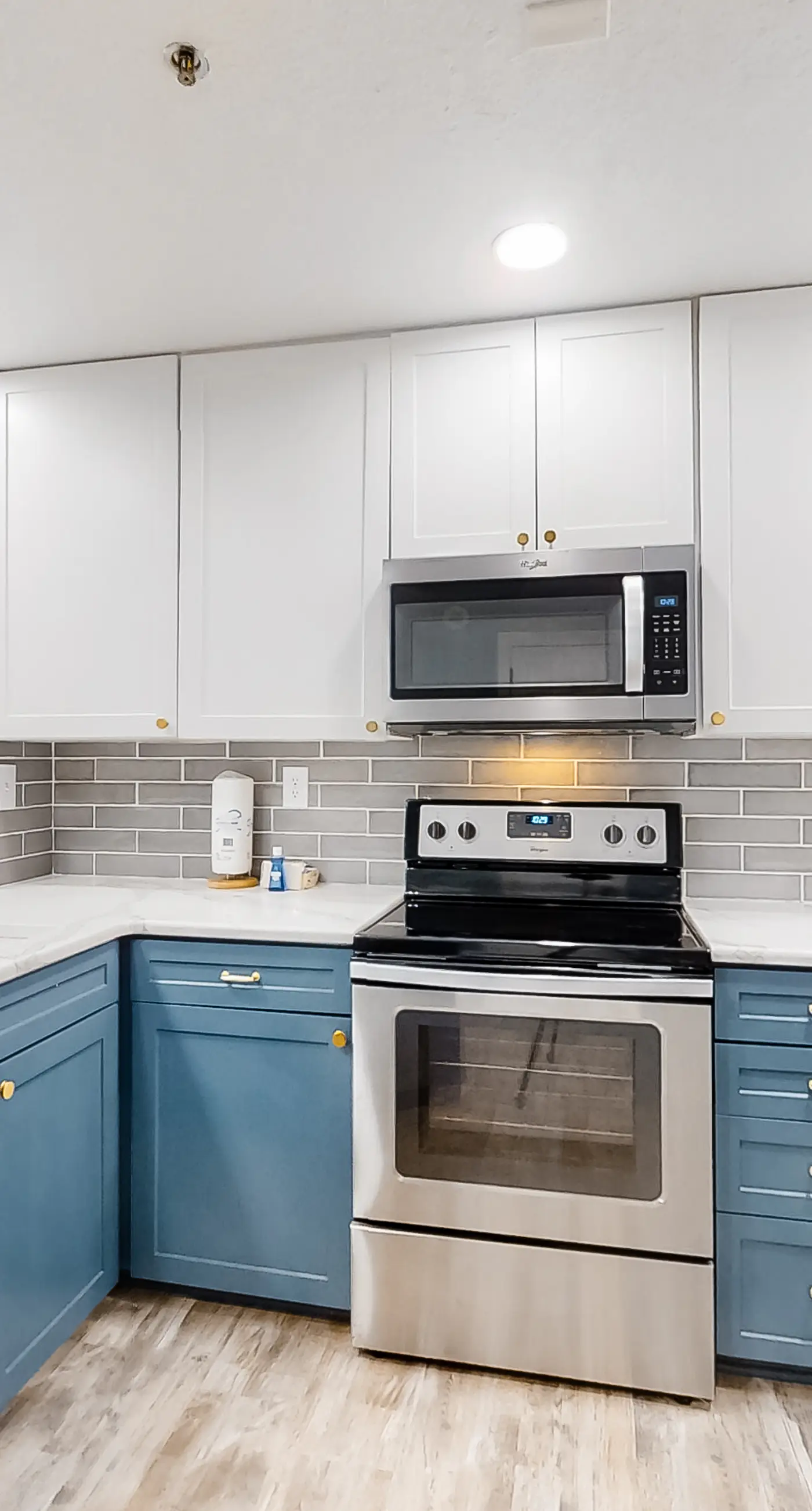 Wonderful resort condo with shared pool and tennis court, free WiFi, central AC