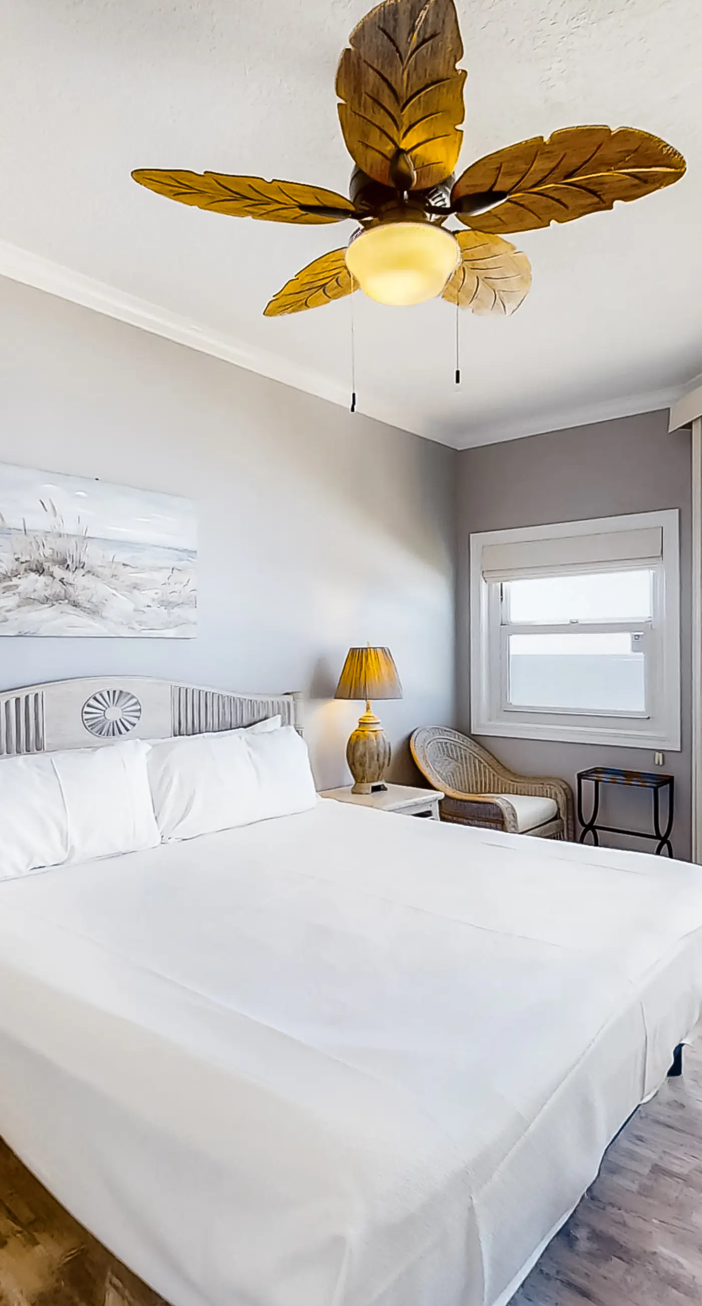 Wonderful resort condo with shared pool and tennis court, free WiFi, central AC