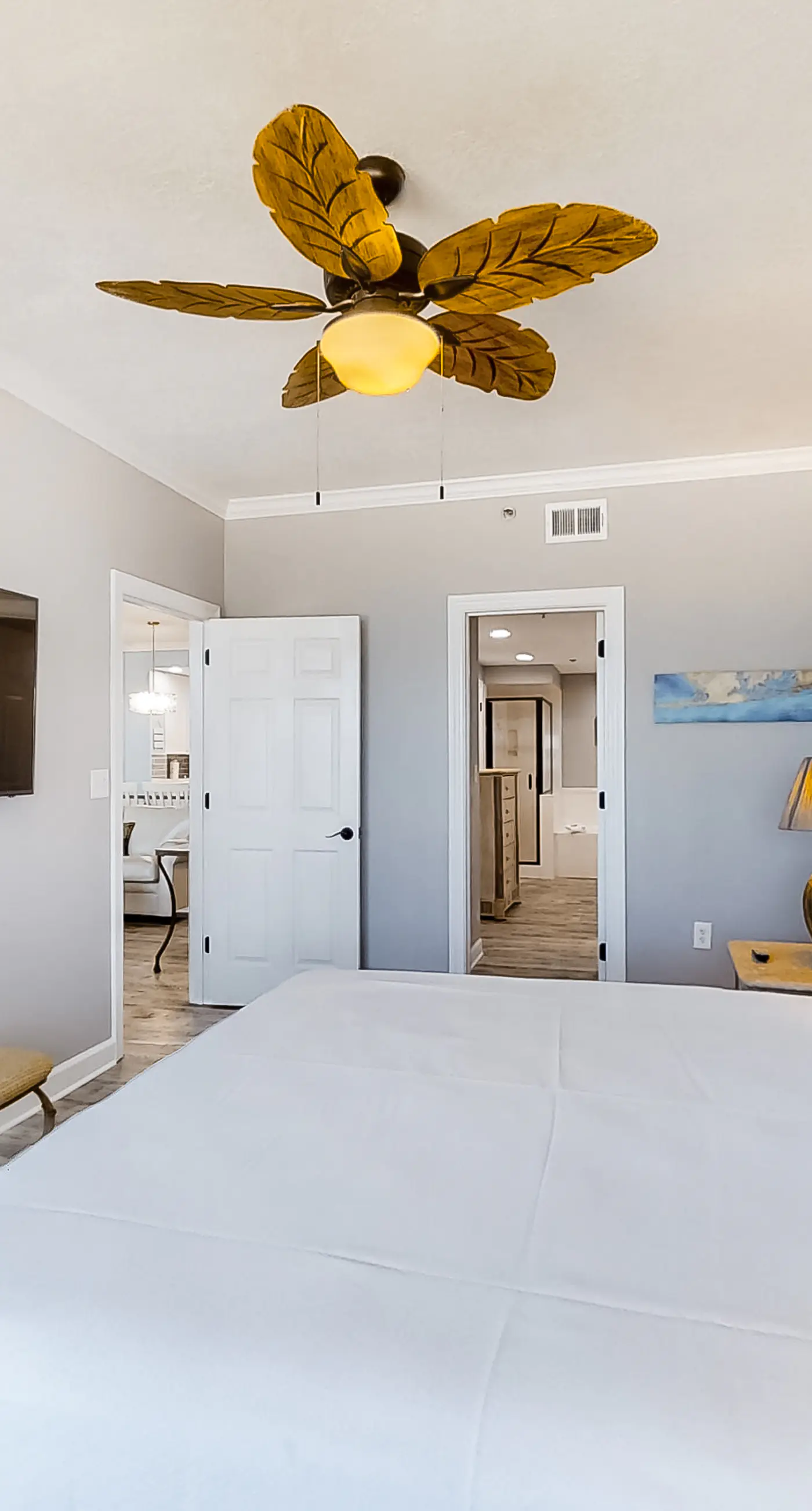 Wonderful resort condo with shared pool and tennis court, free WiFi, central AC