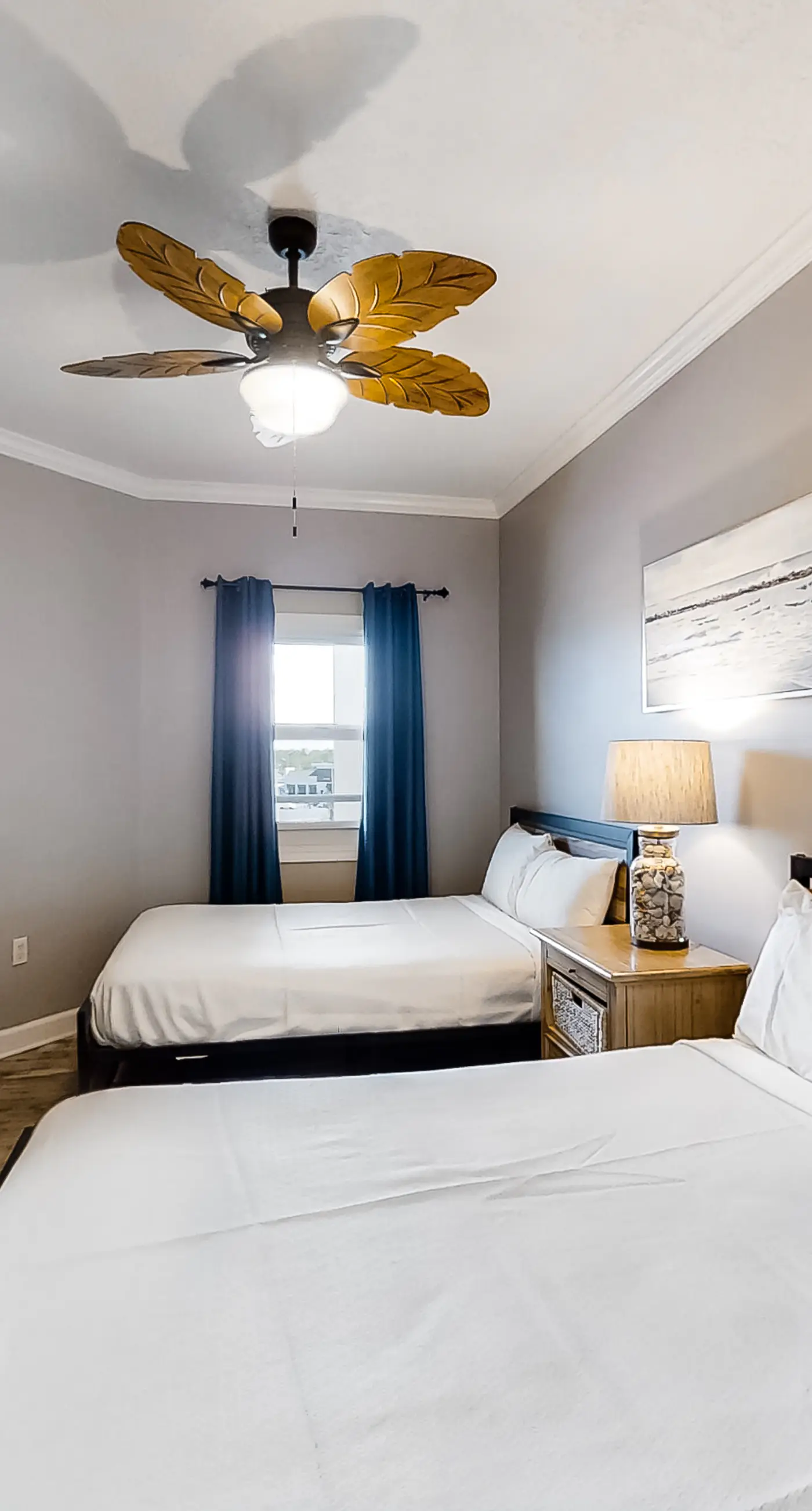 Wonderful resort condo with shared pool and tennis court, free WiFi, central AC