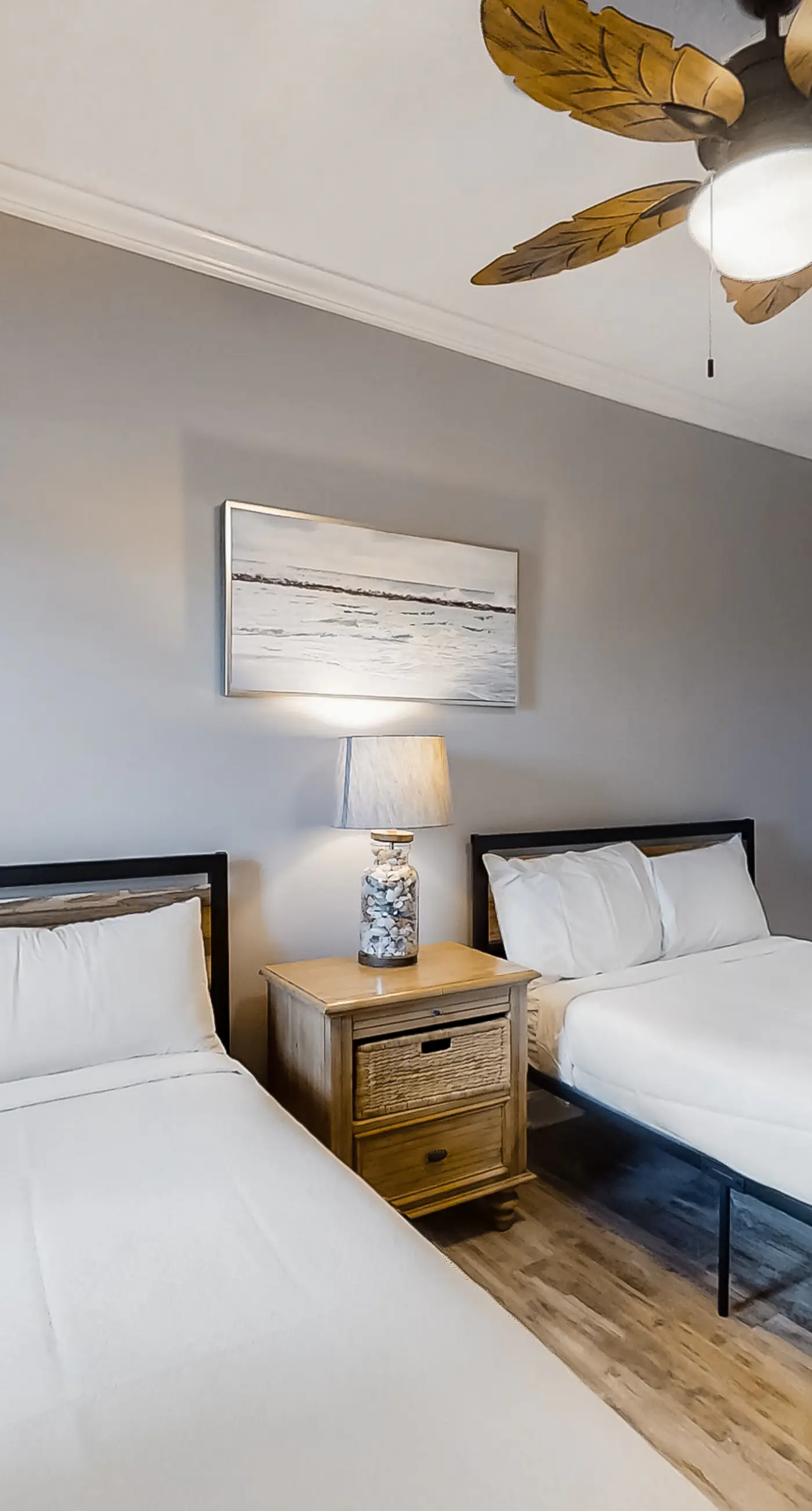 Wonderful resort condo with shared pool and tennis court, free WiFi, central AC