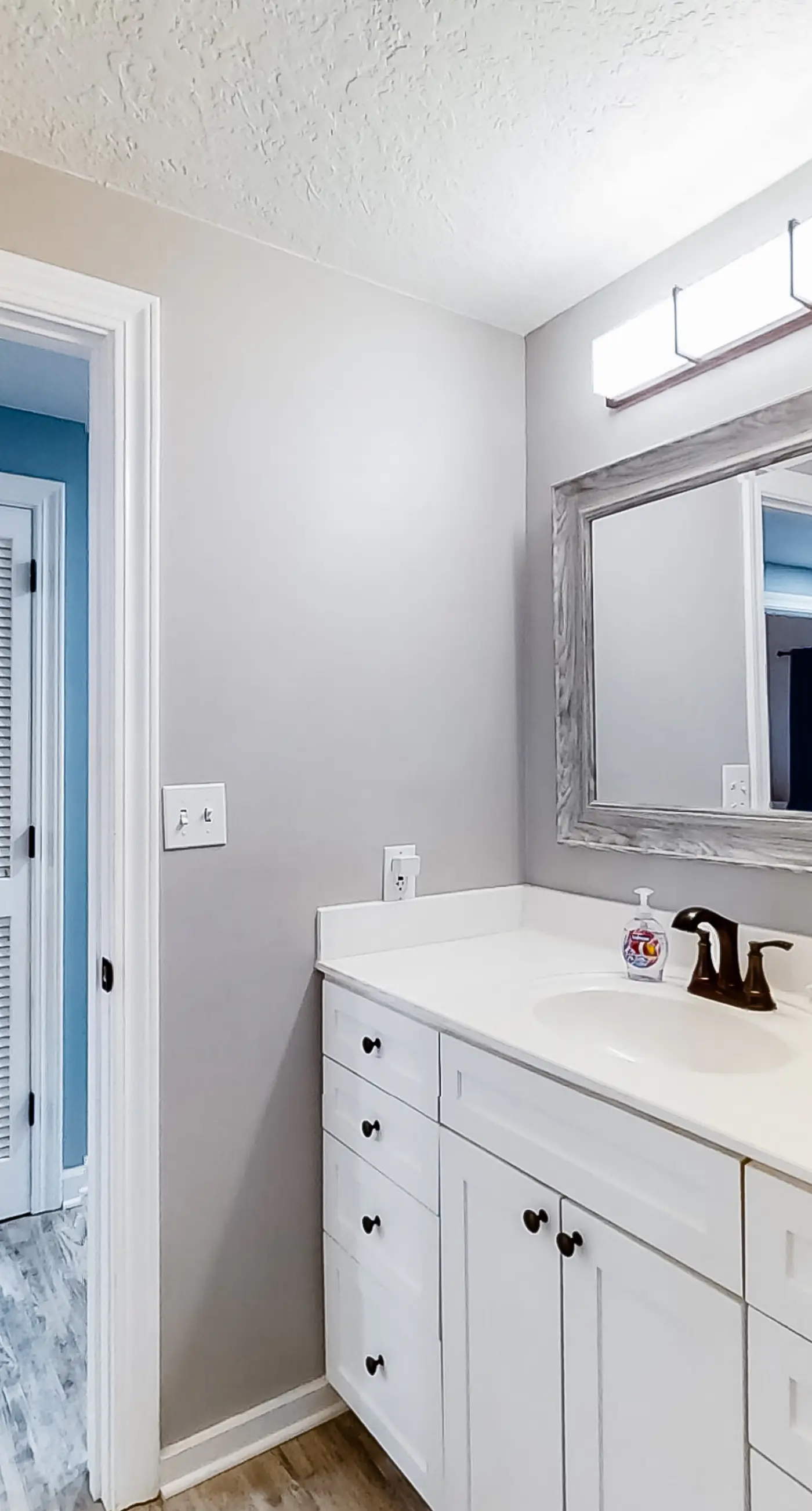 Wonderful resort condo with shared pool and tennis court, free WiFi, central AC