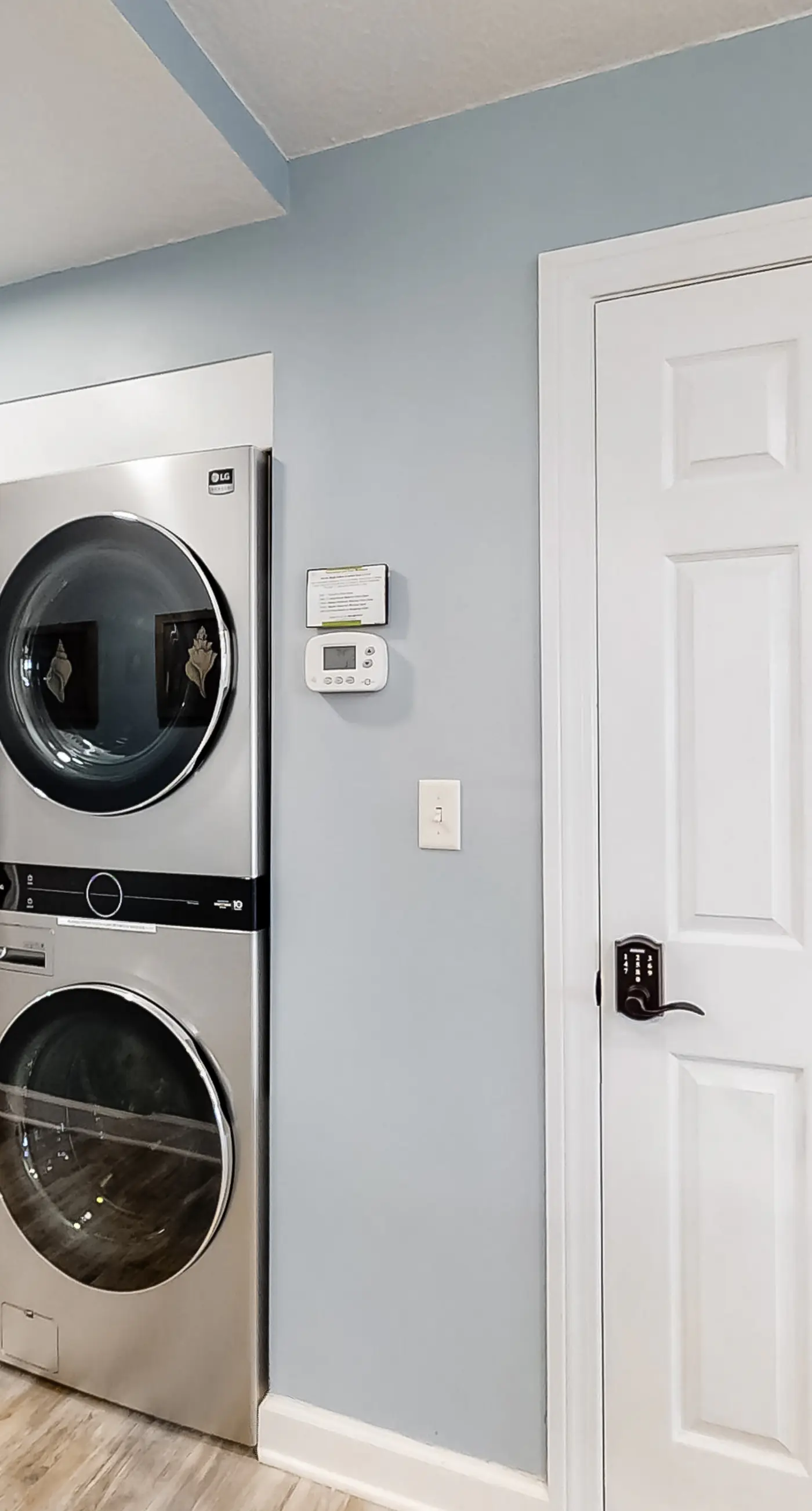 Wonderful resort condo with shared pool and tennis court, free WiFi, central AC