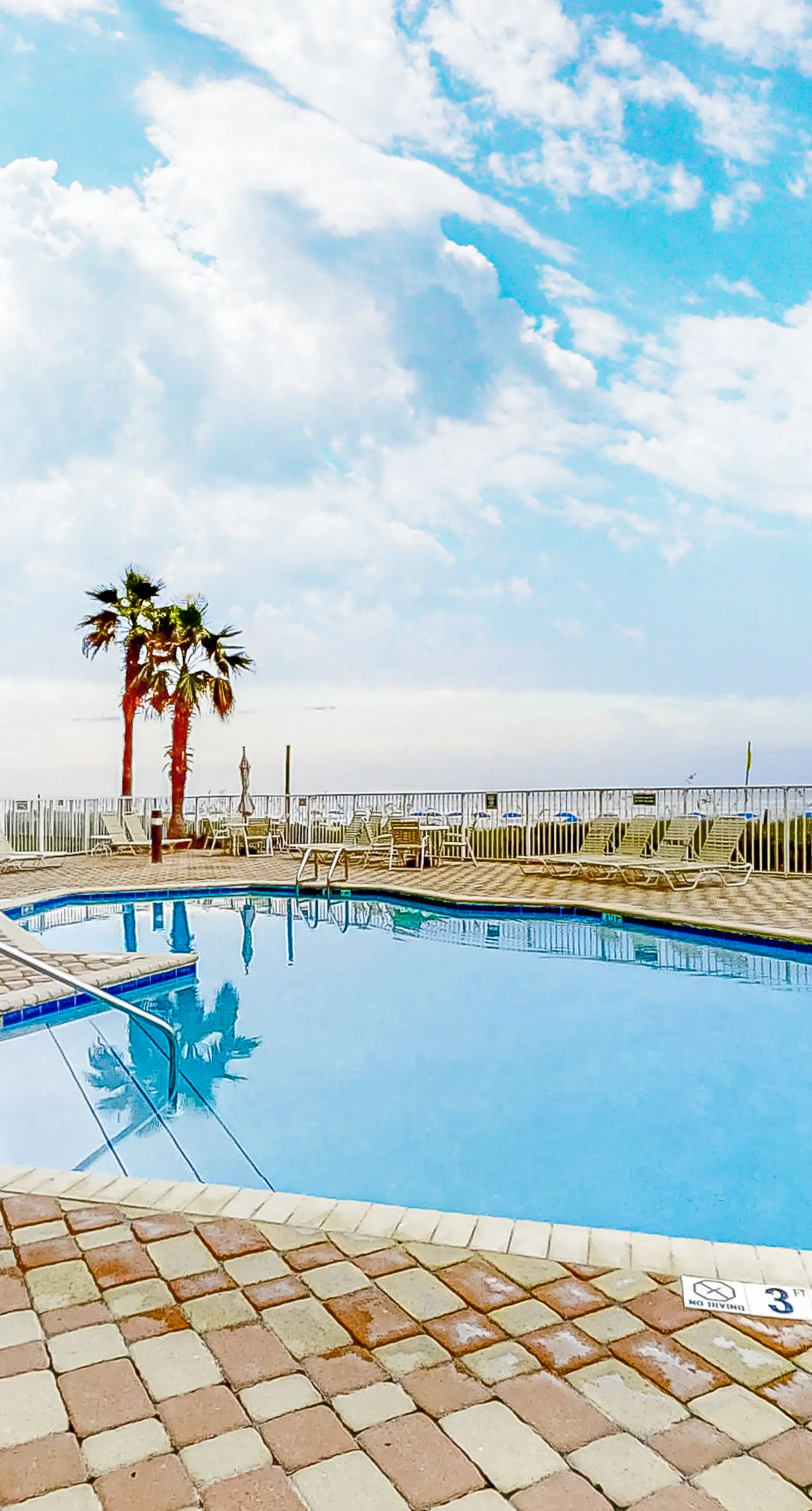 Wonderful resort condo with shared pool and tennis court, free WiFi, central AC