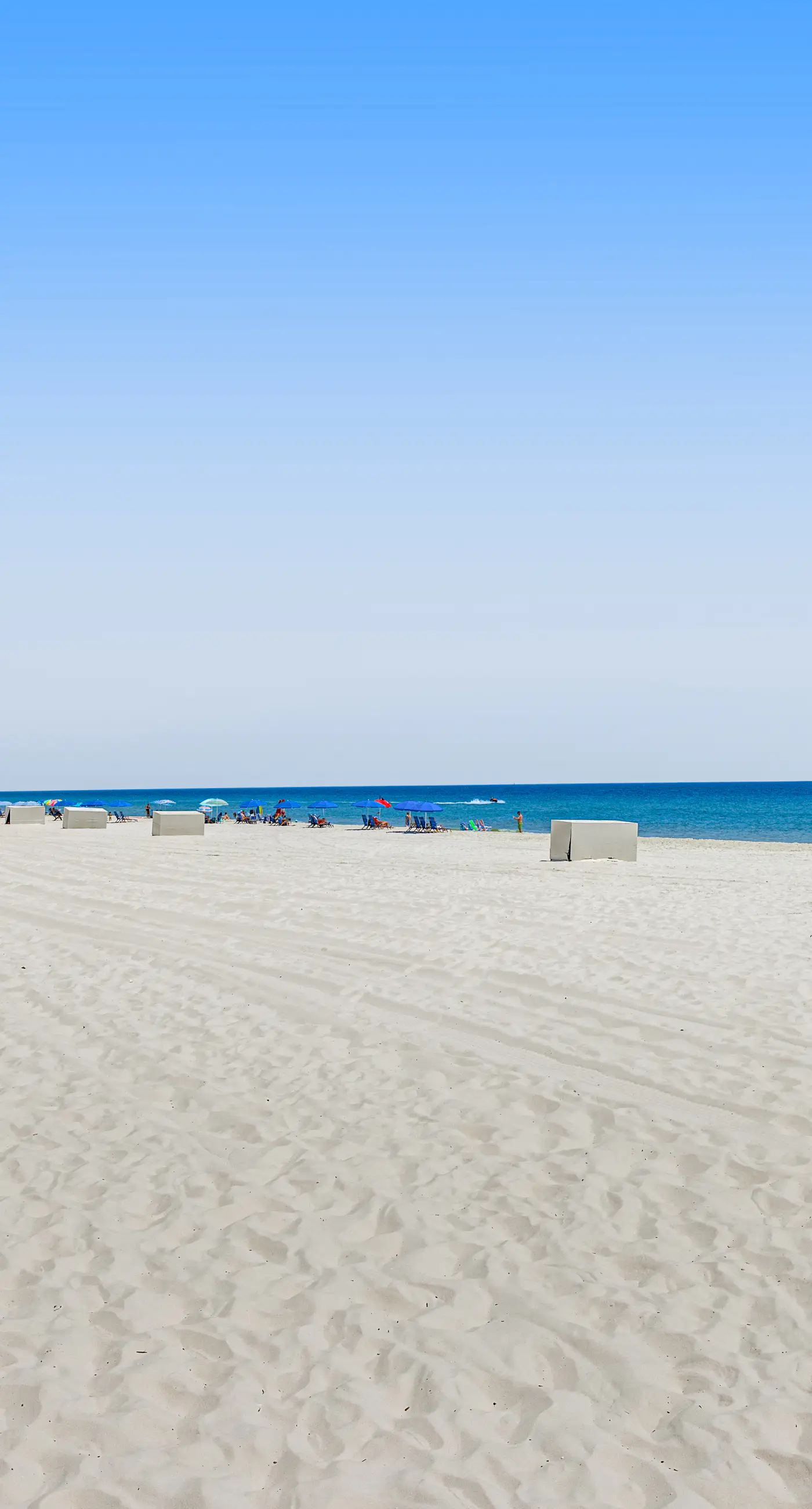 Wonderful resort condo with shared pool and tennis court, free WiFi, central AC