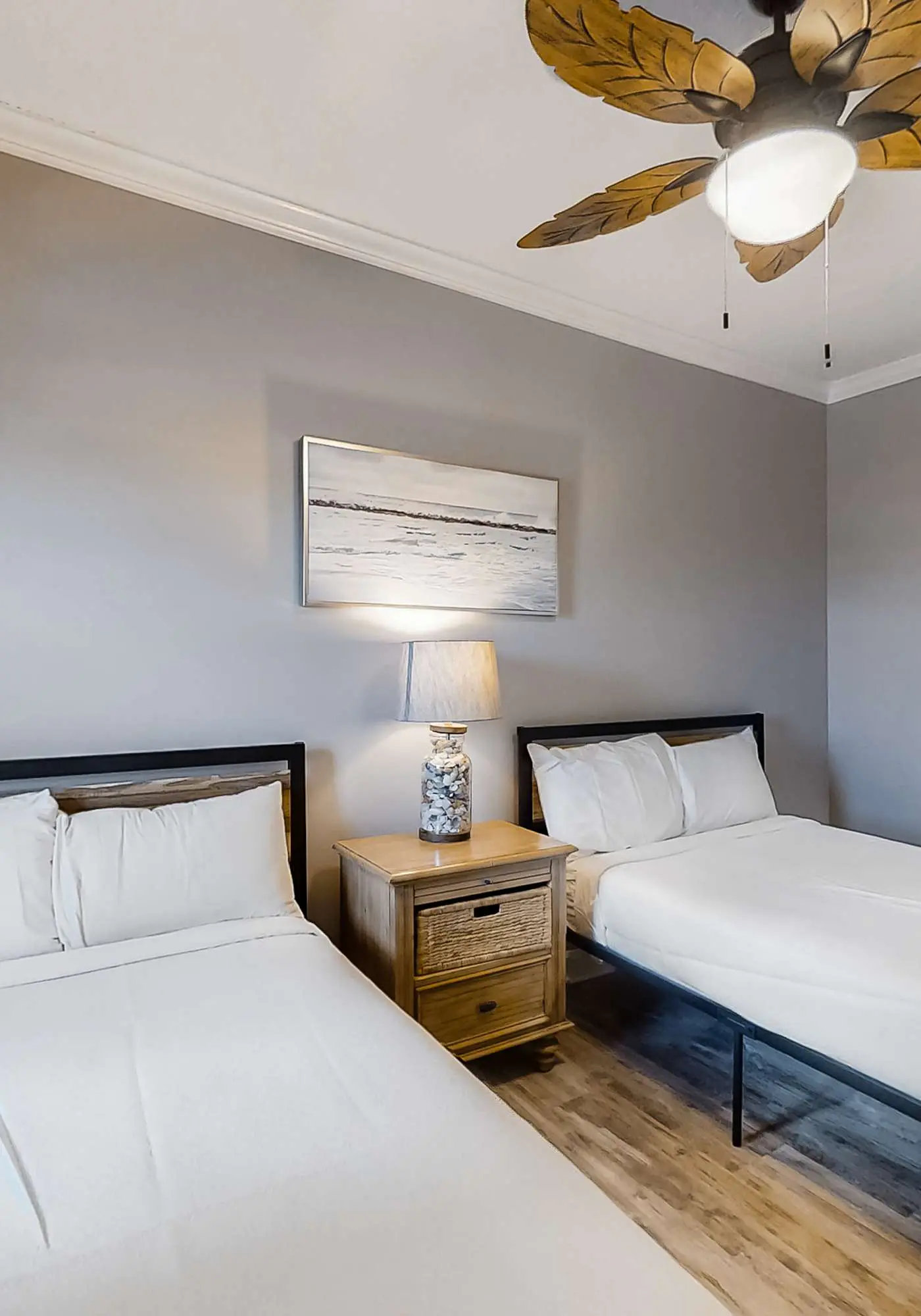 Wonderful resort condo with shared pool and tennis court, free WiFi, central AC